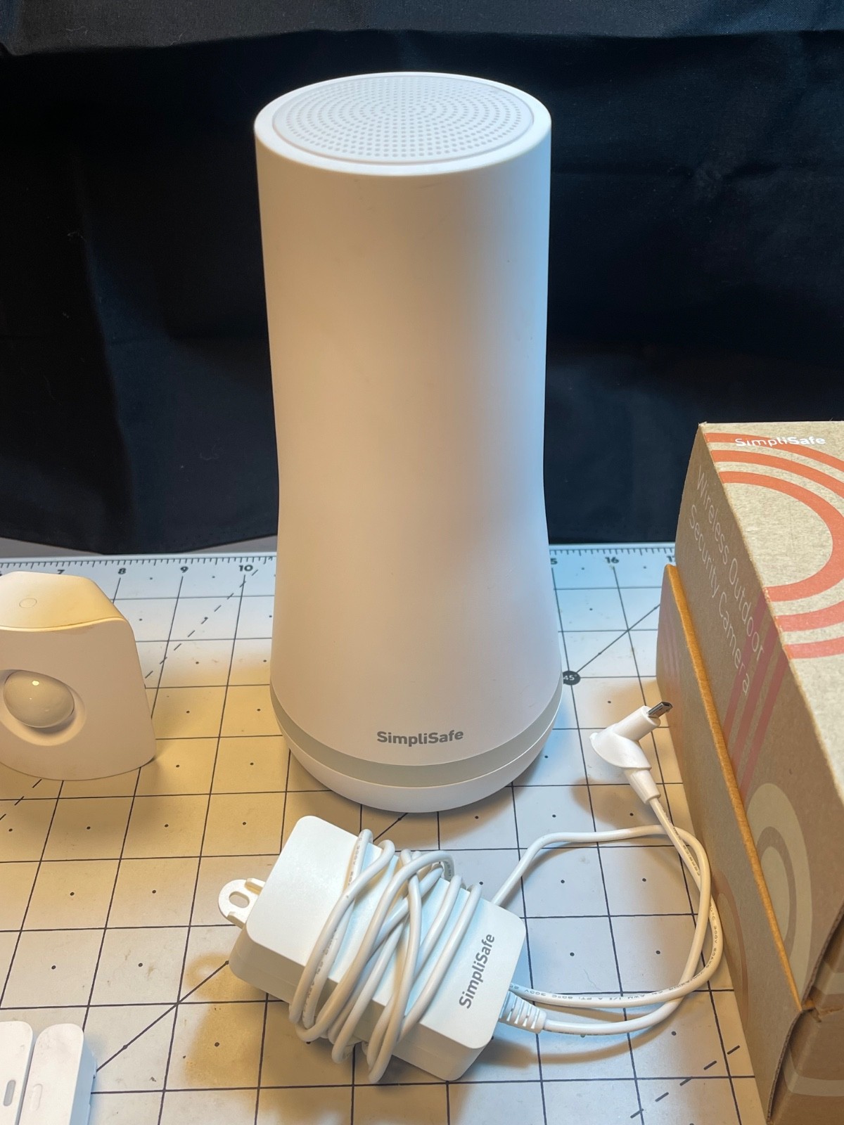SimpliSafe 10 Piece 2.4GHz Wireless Home Security System – White SSBS3 – Reset