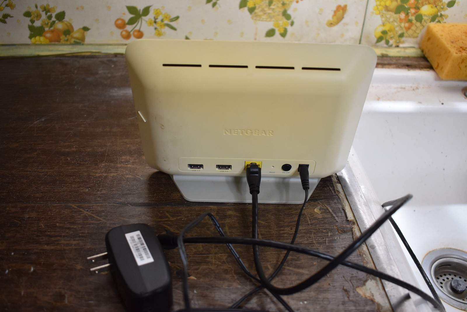 NETGEAR ARLO Base Station Wireless Wi-Fi VMB3000 Hub w/ 3 Cameras and Mag Mounts