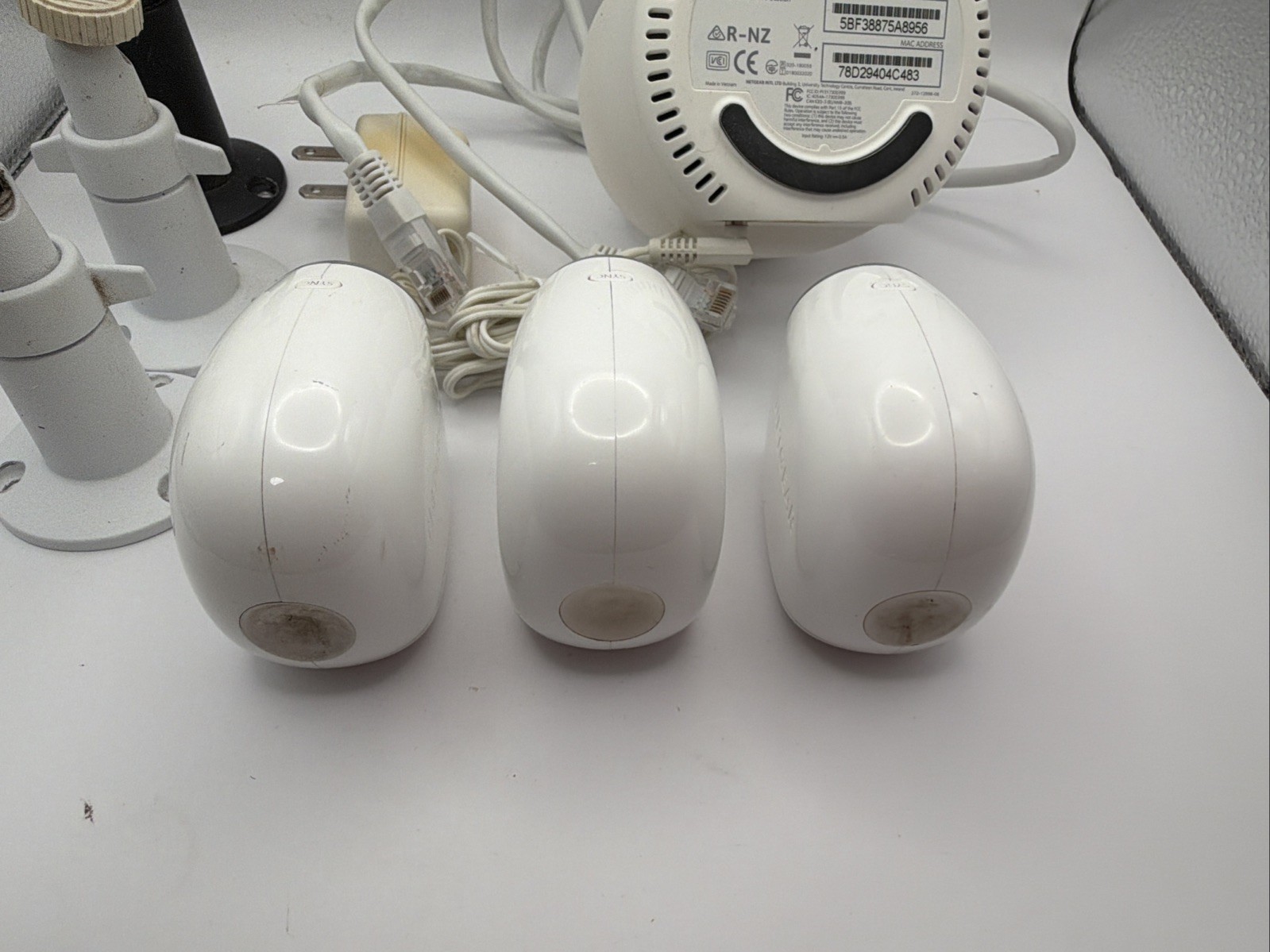 Arlo/Netgear VMB3500 Hub/Base Station & 3x VMC3030 Wireless HD Cameras W/Mounts