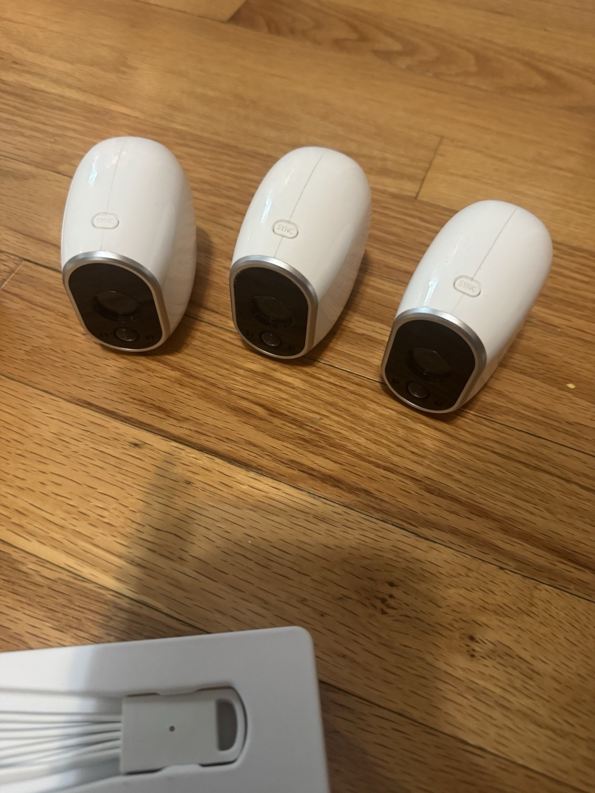 Arlo Pro VMB4000 Security Base Station 3 VMC3030 Cameras Rechargeable Batteries