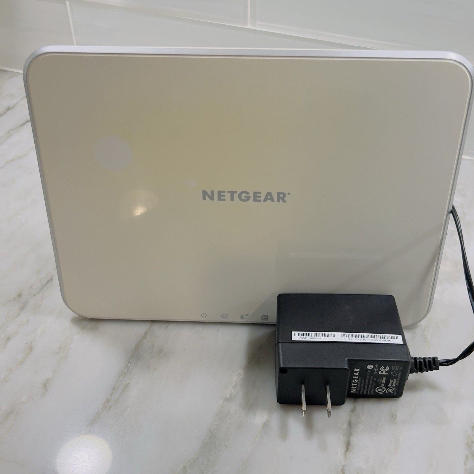 Netgear Arlo VMB3000 Base Station w/ 4 Cameras VMC3030 & Stand Used Tested Works