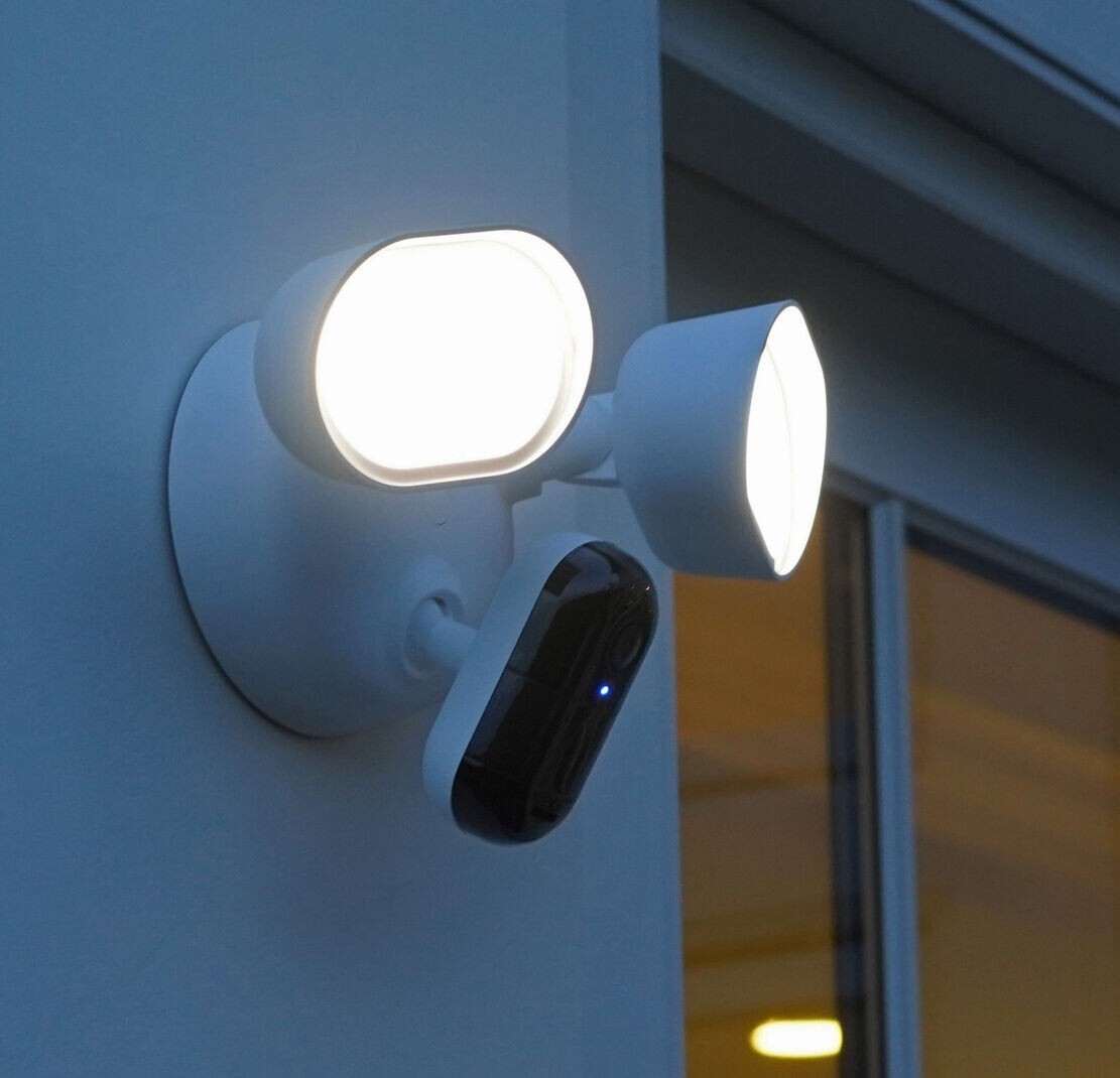 Arlo Ultra 2 Wireless 4 Camera Smart Security System with Wired Floodlight White