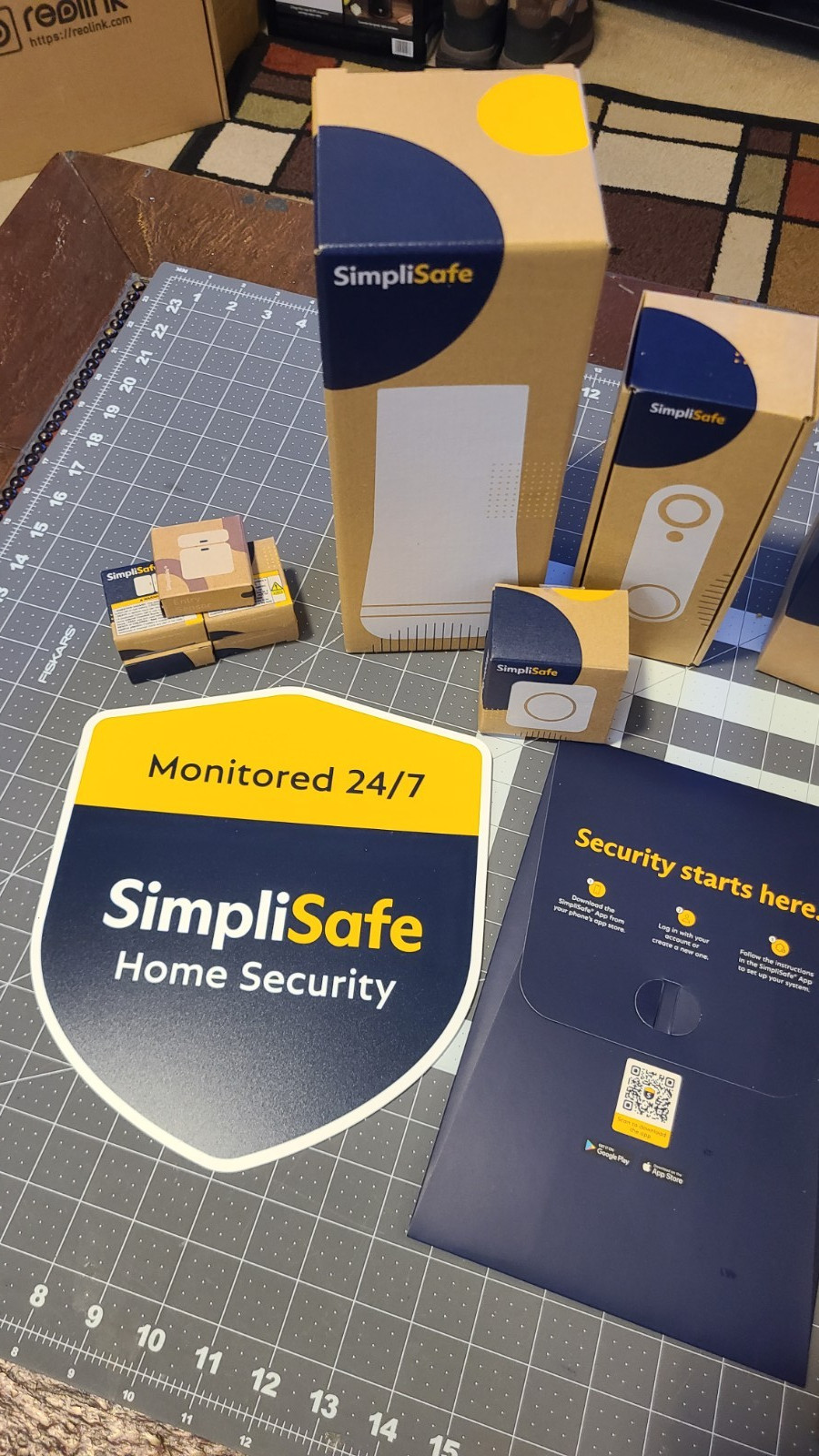 SimpliSafe Home Security System – 14 Piece Kit w/ 2 Outdoor Cameras (Brand New,