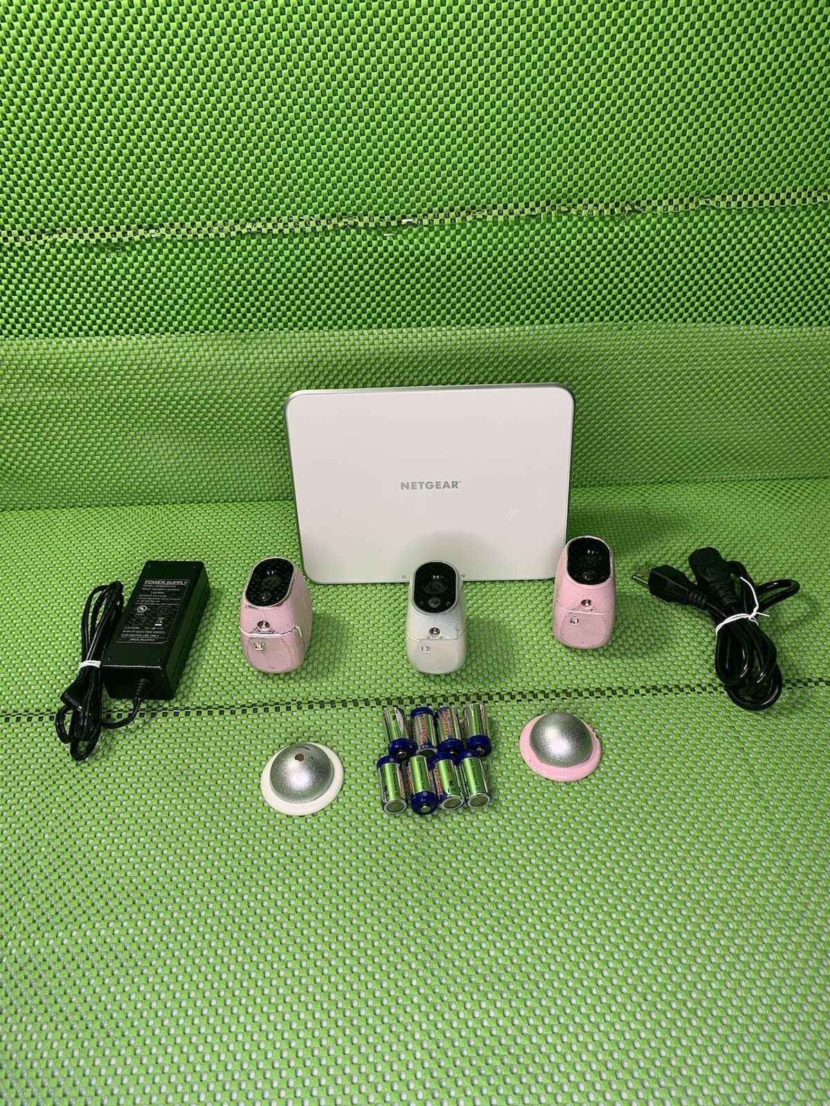 NETGEAR ARLO Base Station Wireless Wi-Fi VMB3000 Hub AND 3 VMC3030 Cameras