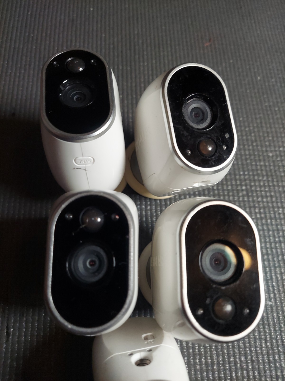 Arlo NETGEAR VMC3030 Add-on HD Security Cameras Lot Of 5 Wire-Free With 4 Mounts