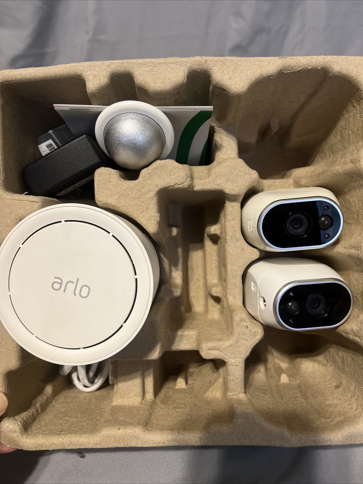 NETGEAR Arlo VMS3230C-100NAS Wi-Fi 2 Camera HD System and Video Doorbell
