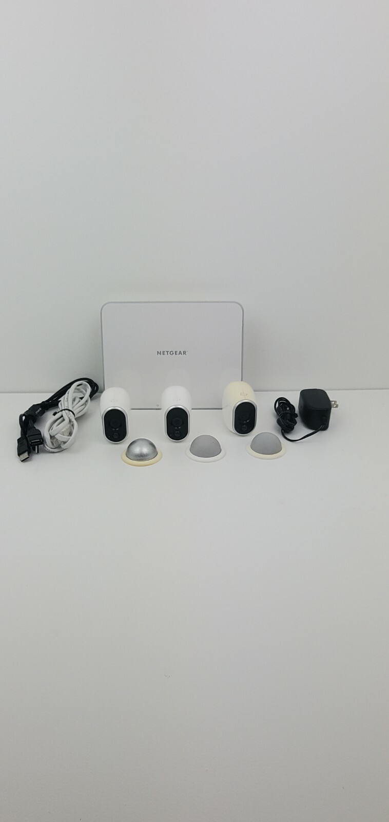 Bundle Netgear Arlo VMC3030 Cameras and base station vmb 3000 pre owned