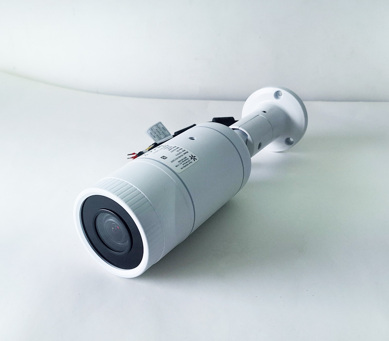 VICON V944B-W312MIR OUTDOOR FIXED NETWORK BULLET CAMERA; 4 MP; H.264/H.265;