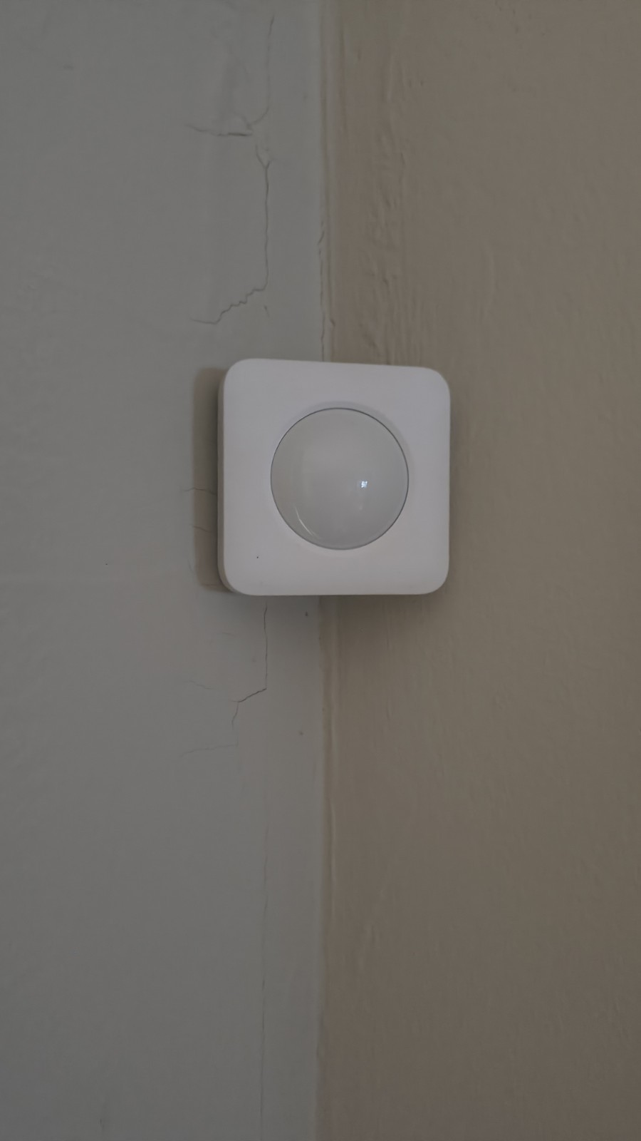 Simplisafe Security System Base Station Keypad Two Motion Sensor