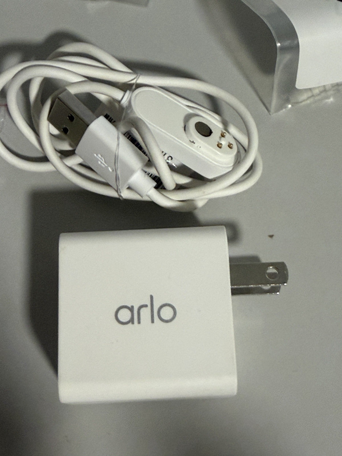 Open Box, Arlo Pro 4 3-Cam Kit with Bonus Solar Panel – White, 2K Used.
