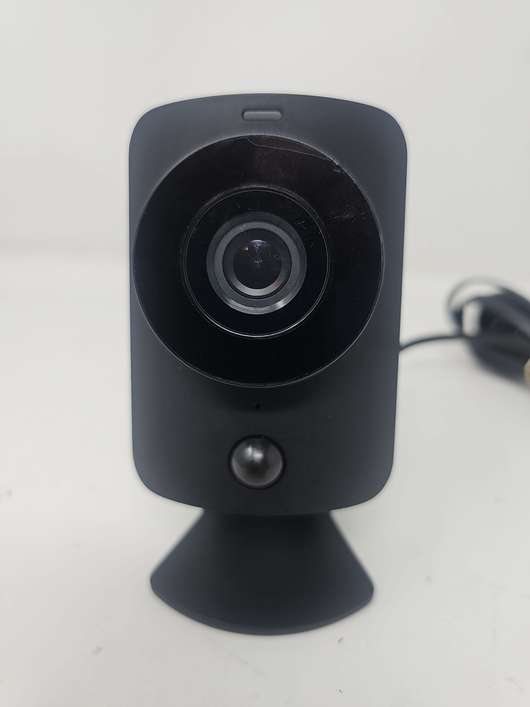 SimpliSafe Indoor Camera Wi-Fi HD Security Camera Model SSCM1 W/Cable