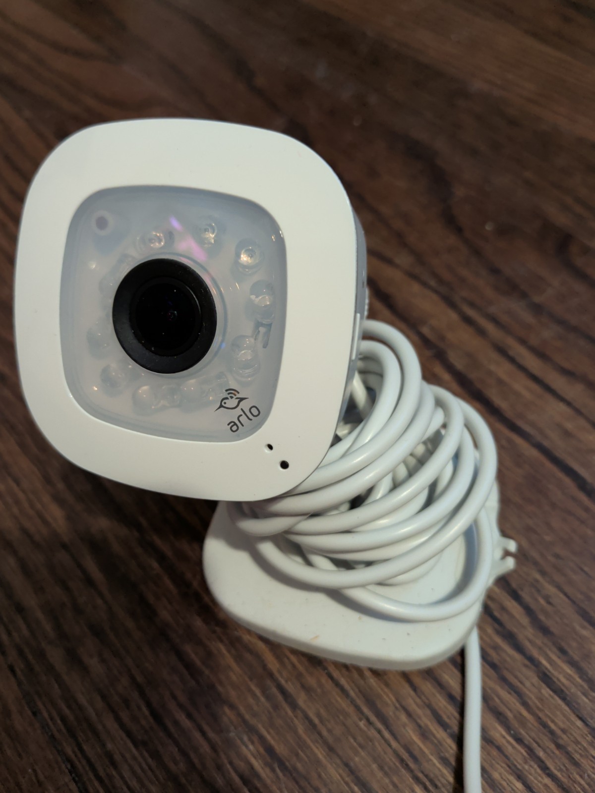 Arlo Q VMC3040-100NAS 1080p HD Wireless Security Camera with Audio
