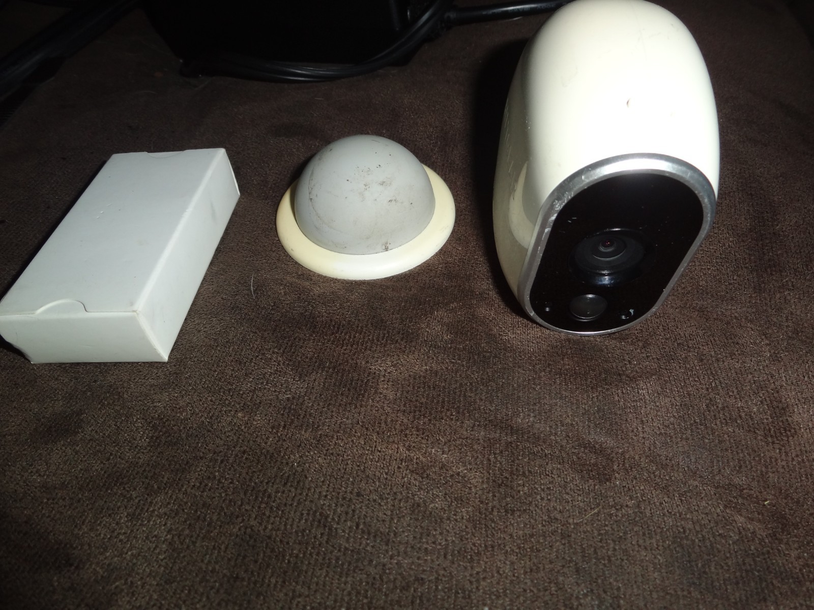Arlo NETGEAR VMC3030 HD Security Camera- w/batteries, mount-works great!
