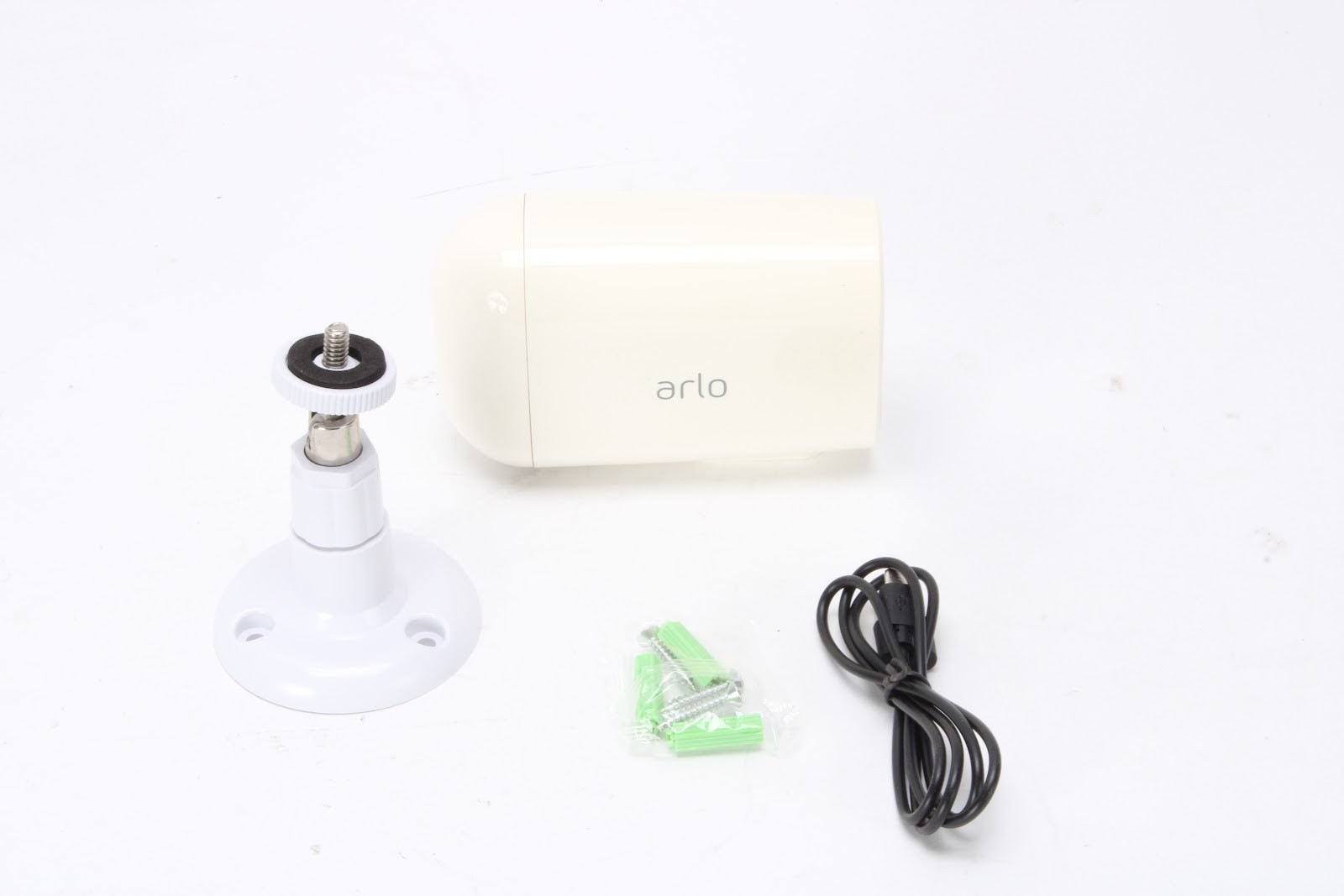 Arlo VMC2032-100NAS Essentials XL Spotlight Camera White W/ Mount and USB Cable
