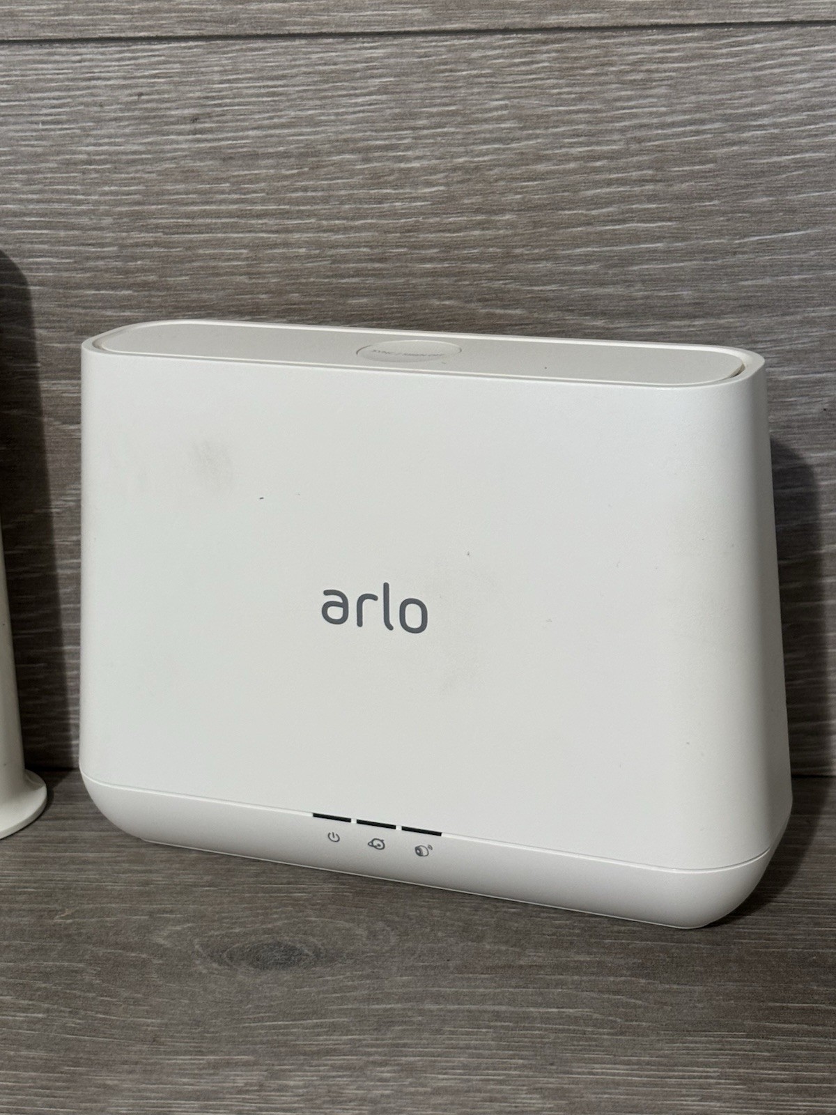 2x NETGEAR Arlo Base Stations VMB40000 VMB4540 and 2 VMC4030P Cameras – AS-IS