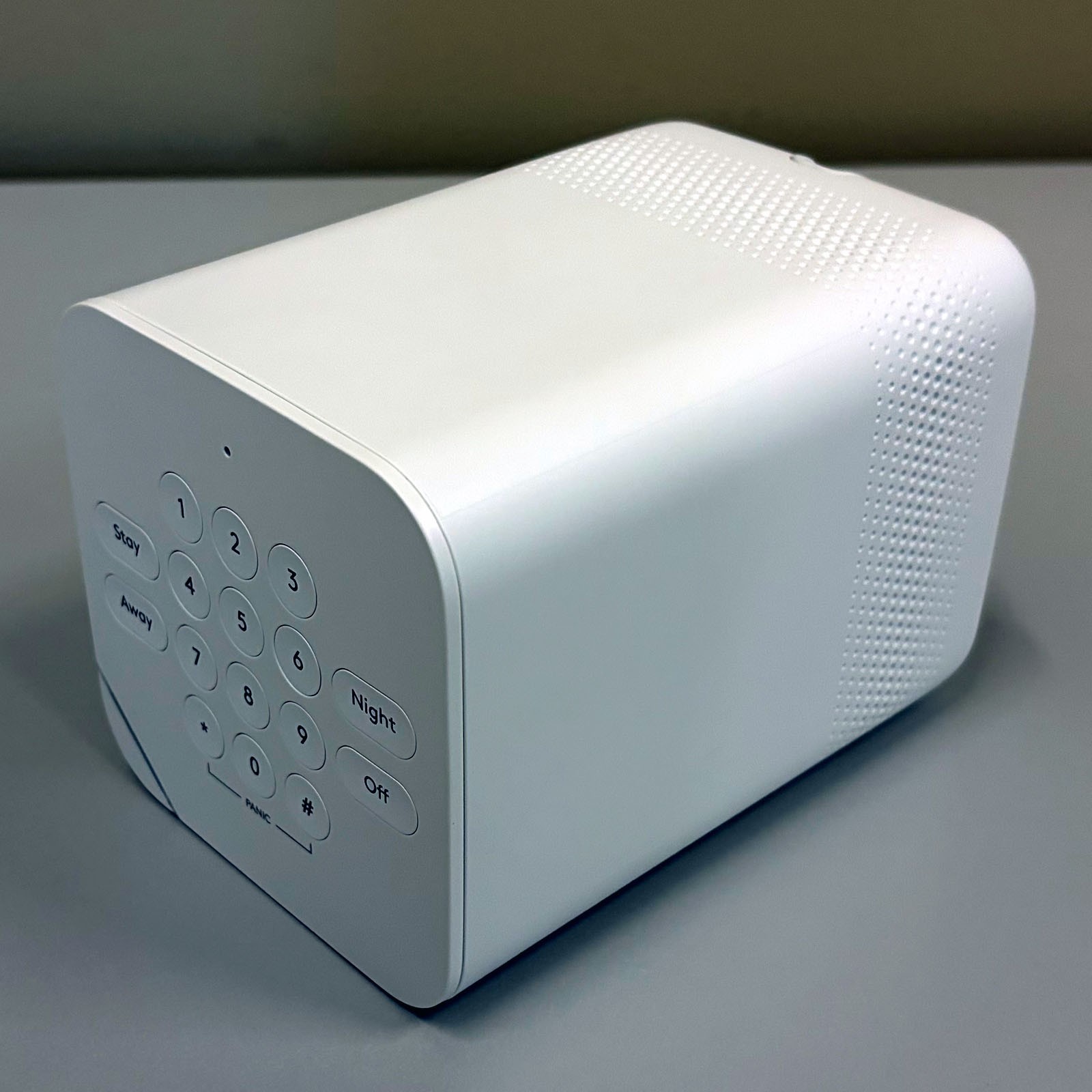 Blue by ADT Smart Home Hub Security System S40LR0-01-CW-S Hub and Sensors