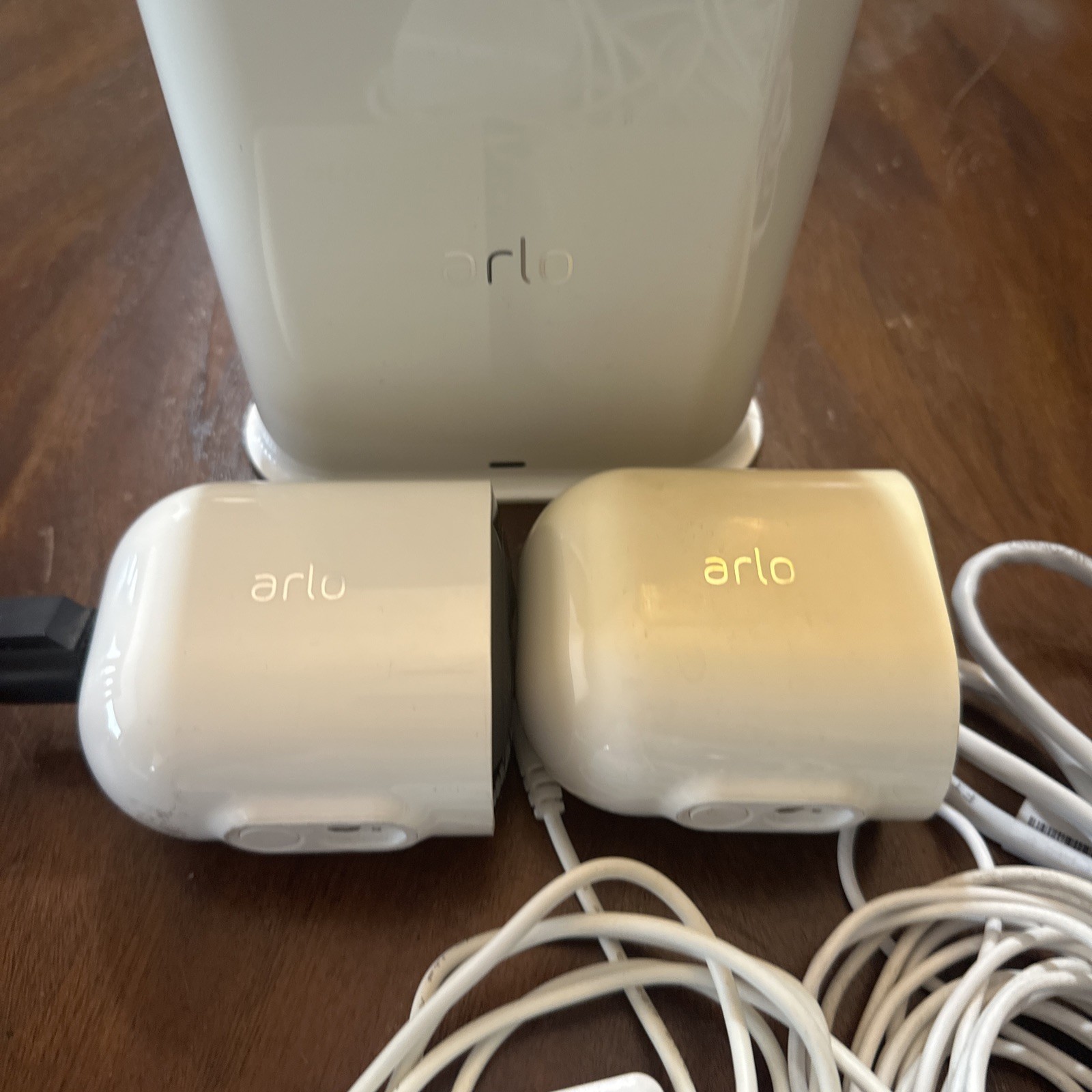 Arlo VMB4540 SmartHub Base With 2 Arlo Pro Cameras