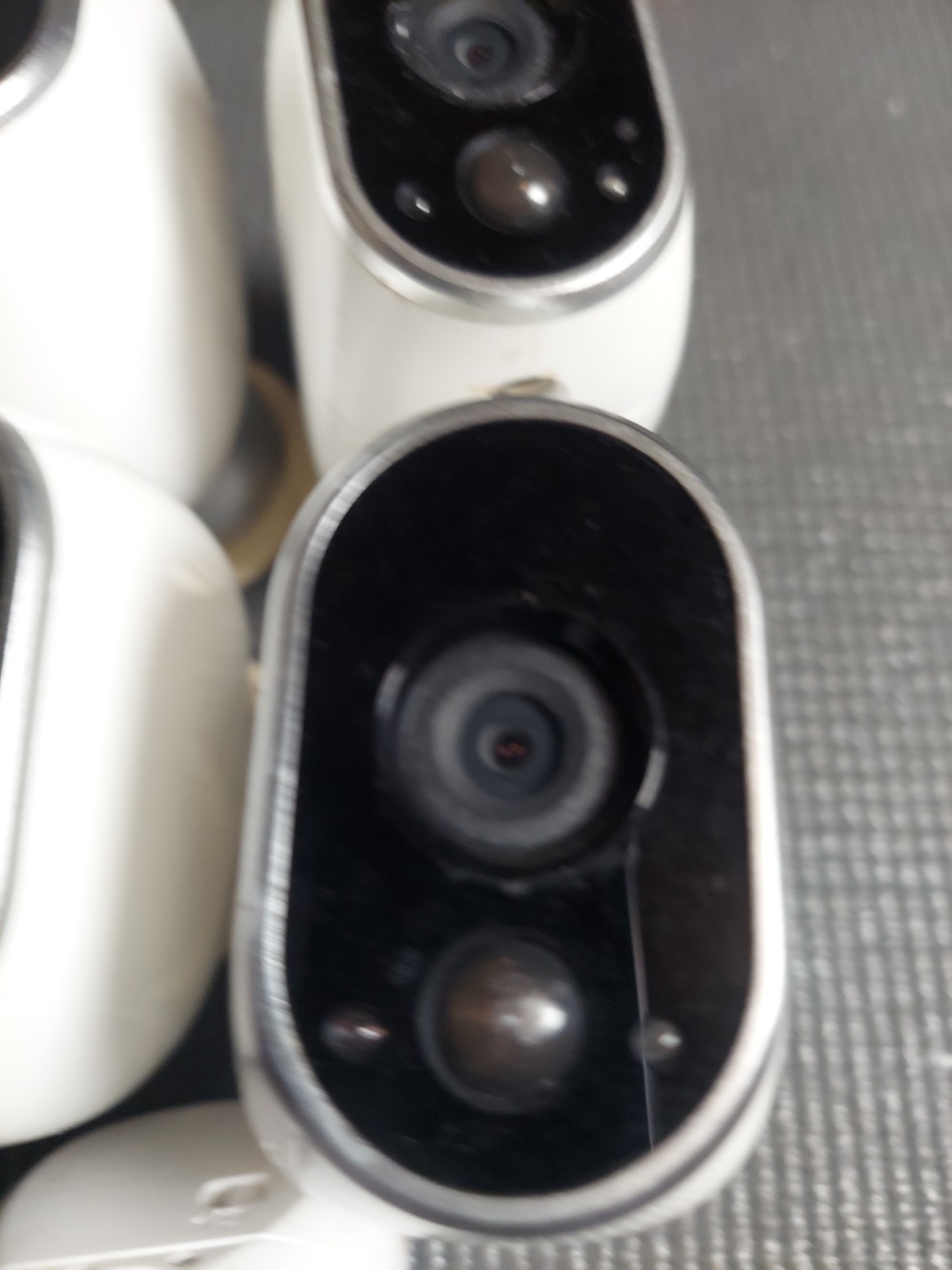 Arlo NETGEAR VMC3030 Add-on HD Security Cameras Lot Of 5 Wire-Free With 4 Mounts
