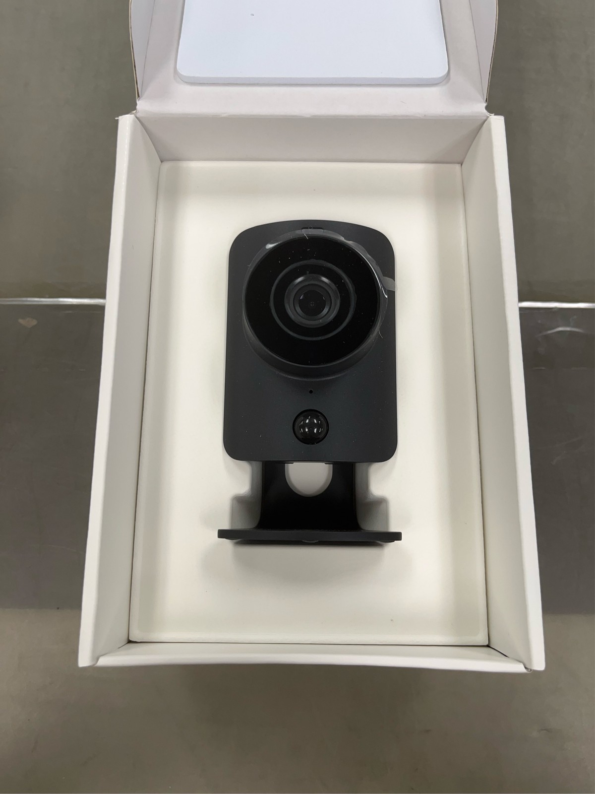 SimpliSafe Simplicam Indoor 1-Camera Hardwired Stick Up Cam Internet Cloud-bas 4