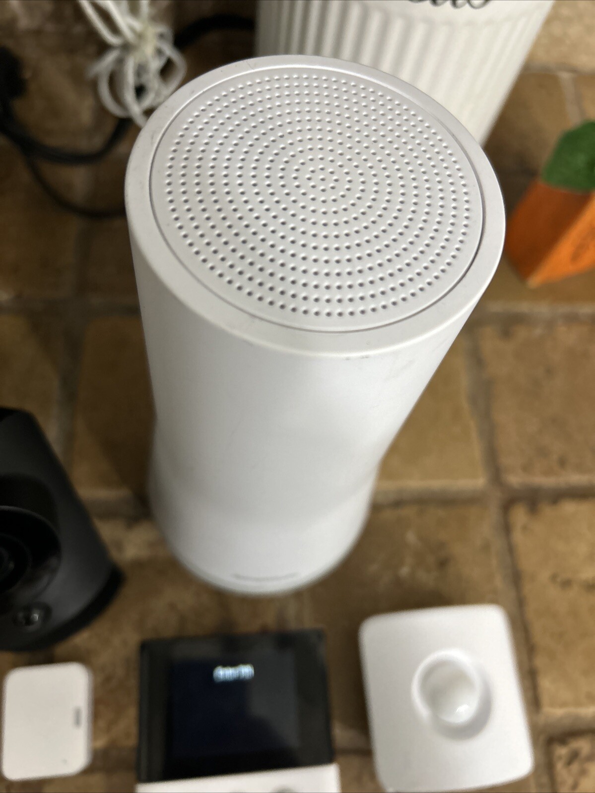 SimpliSafe Home Security System with HD Camera – White (5 Pieces) Preowned