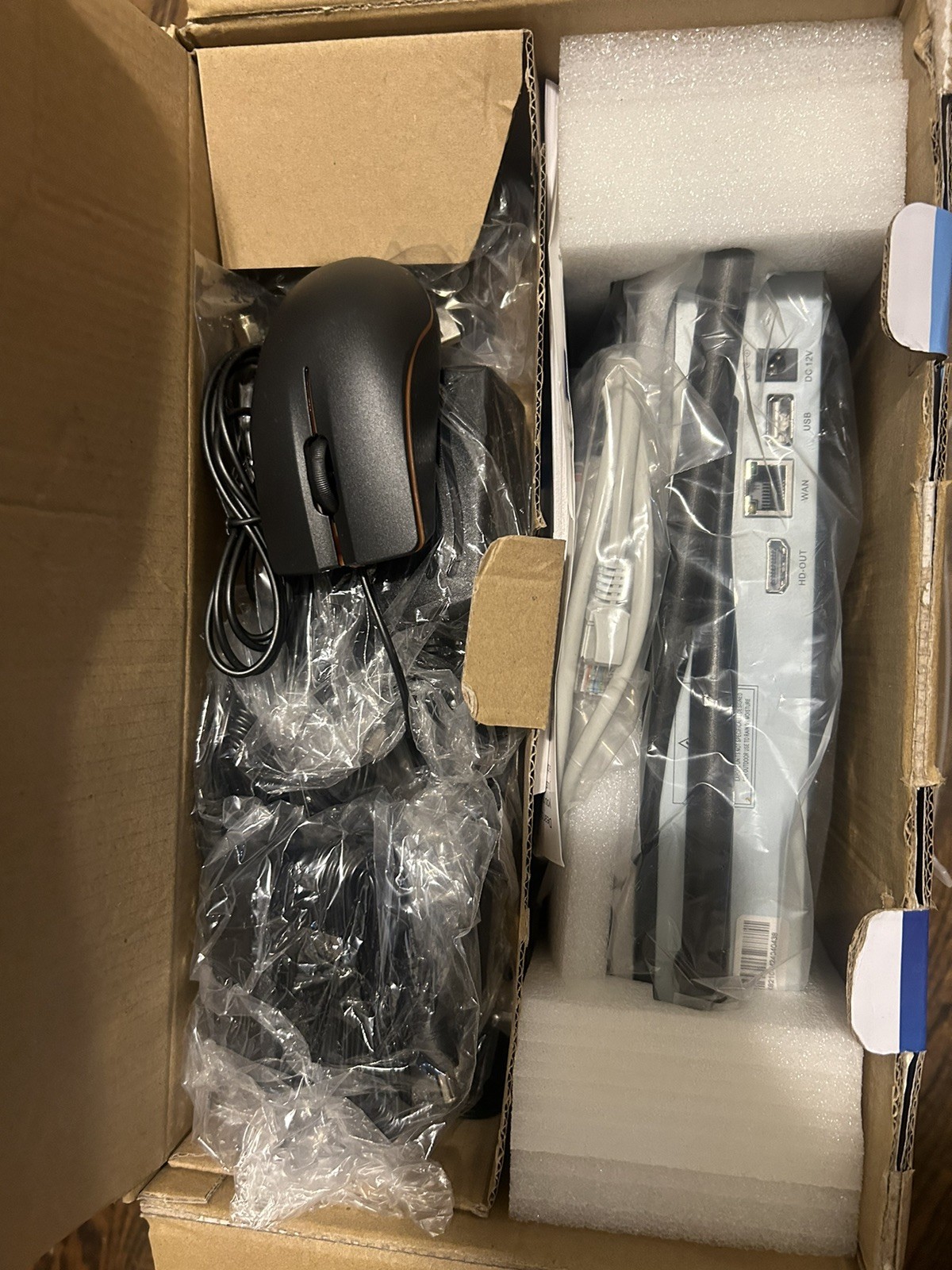 Hiseeu Wireless Security System NVR Kit 8WK-10V-4HB612E-1T