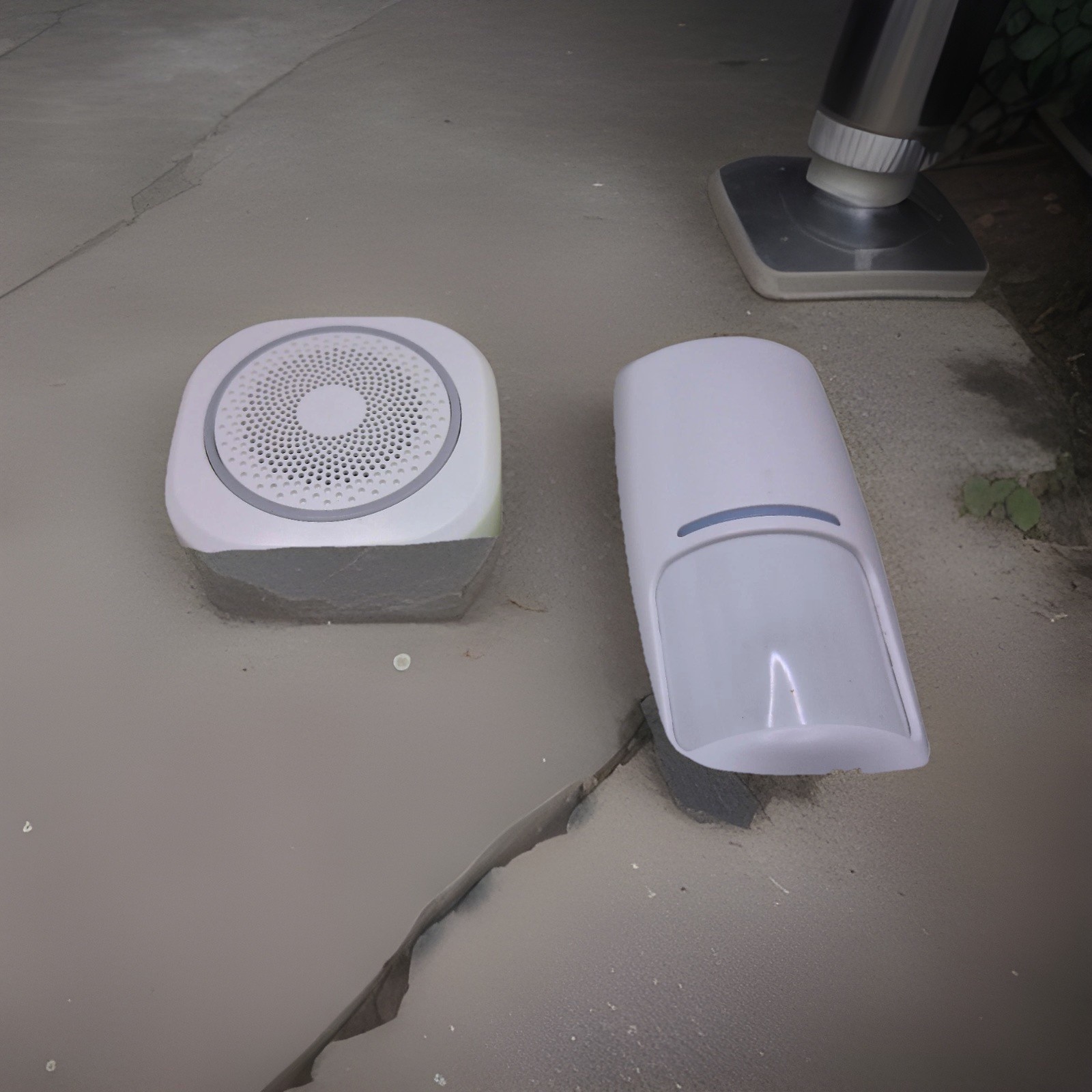 Tuya Smart Security Alarm System – WiFi App Control with Built-in Rechargeable D