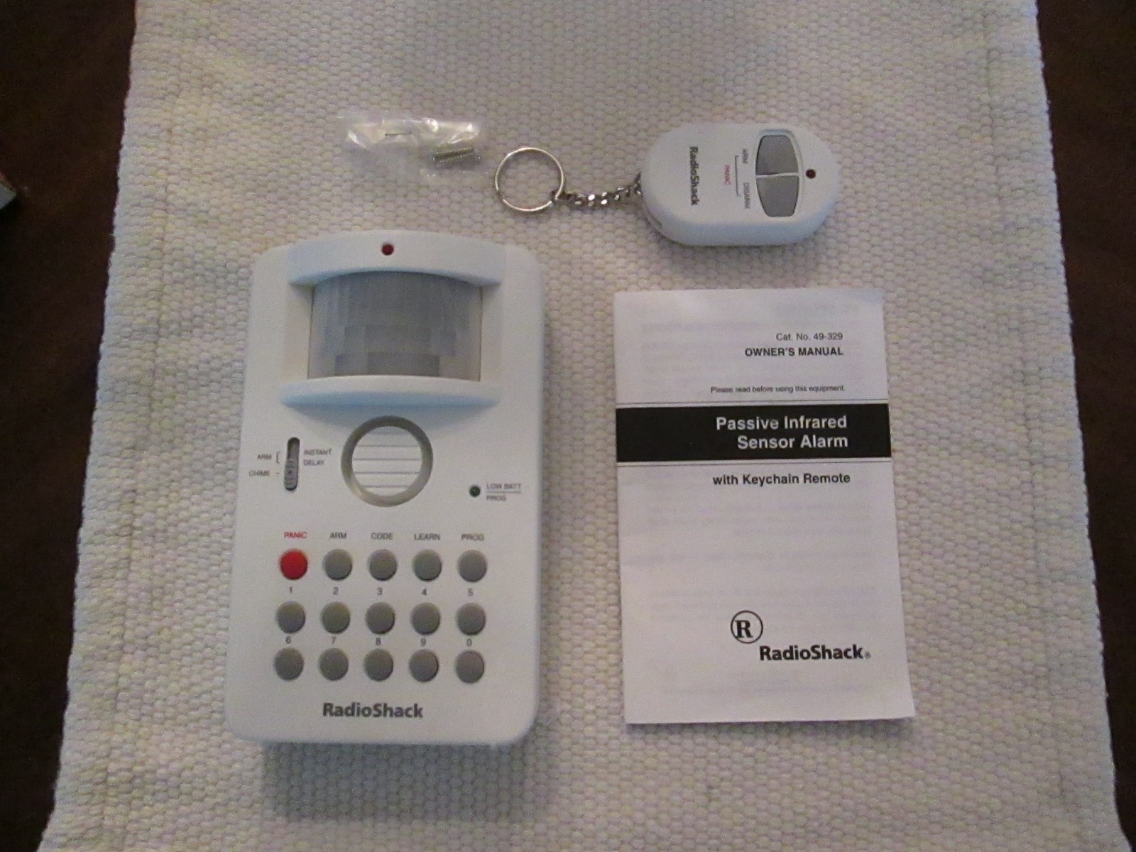 Radio Shack Passive Infrared Sensor Alarm With Key Chain Remote 49-329