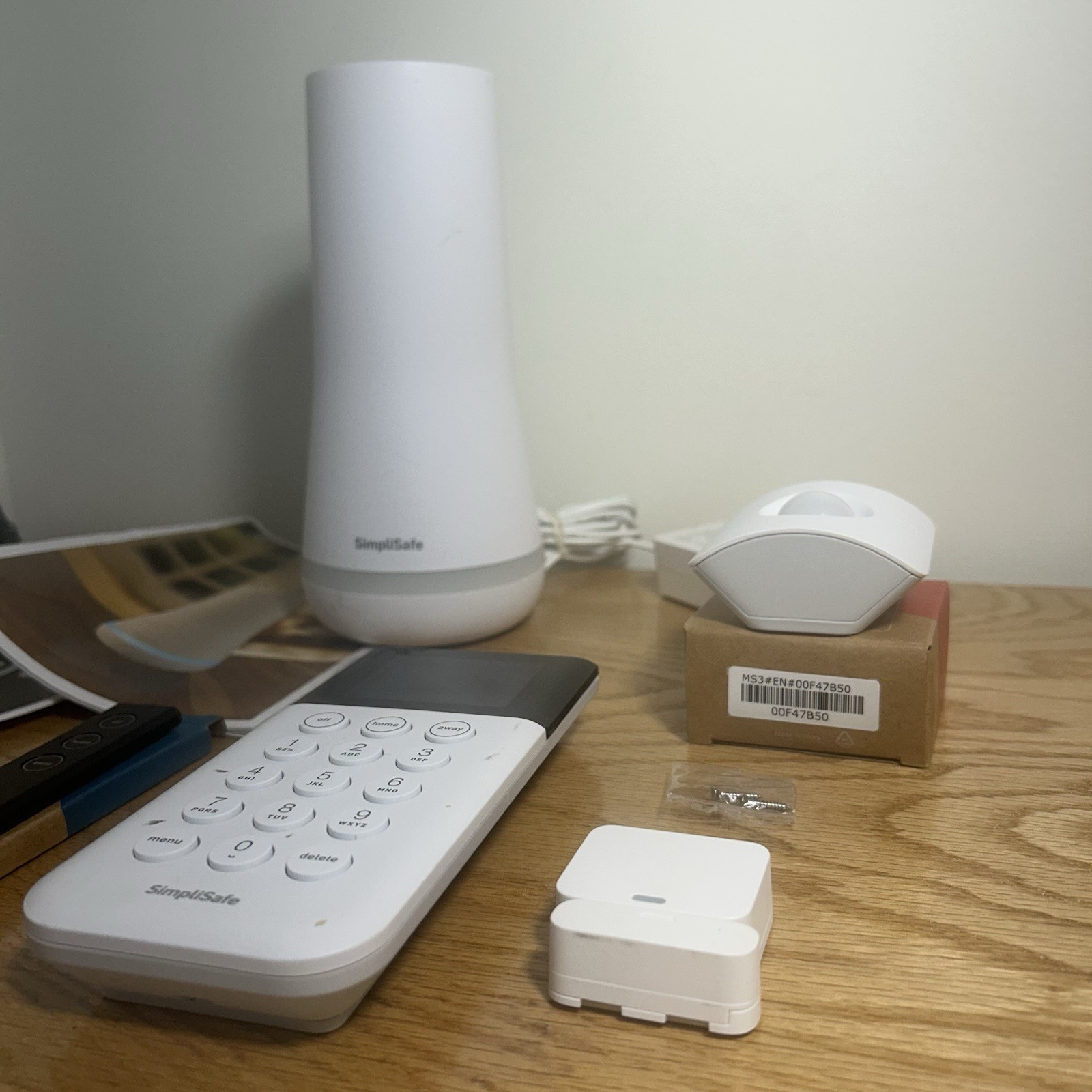 SimpliSafe SSBS3 WiFi Base Station + Wireless Keypad Home Security Sensors
