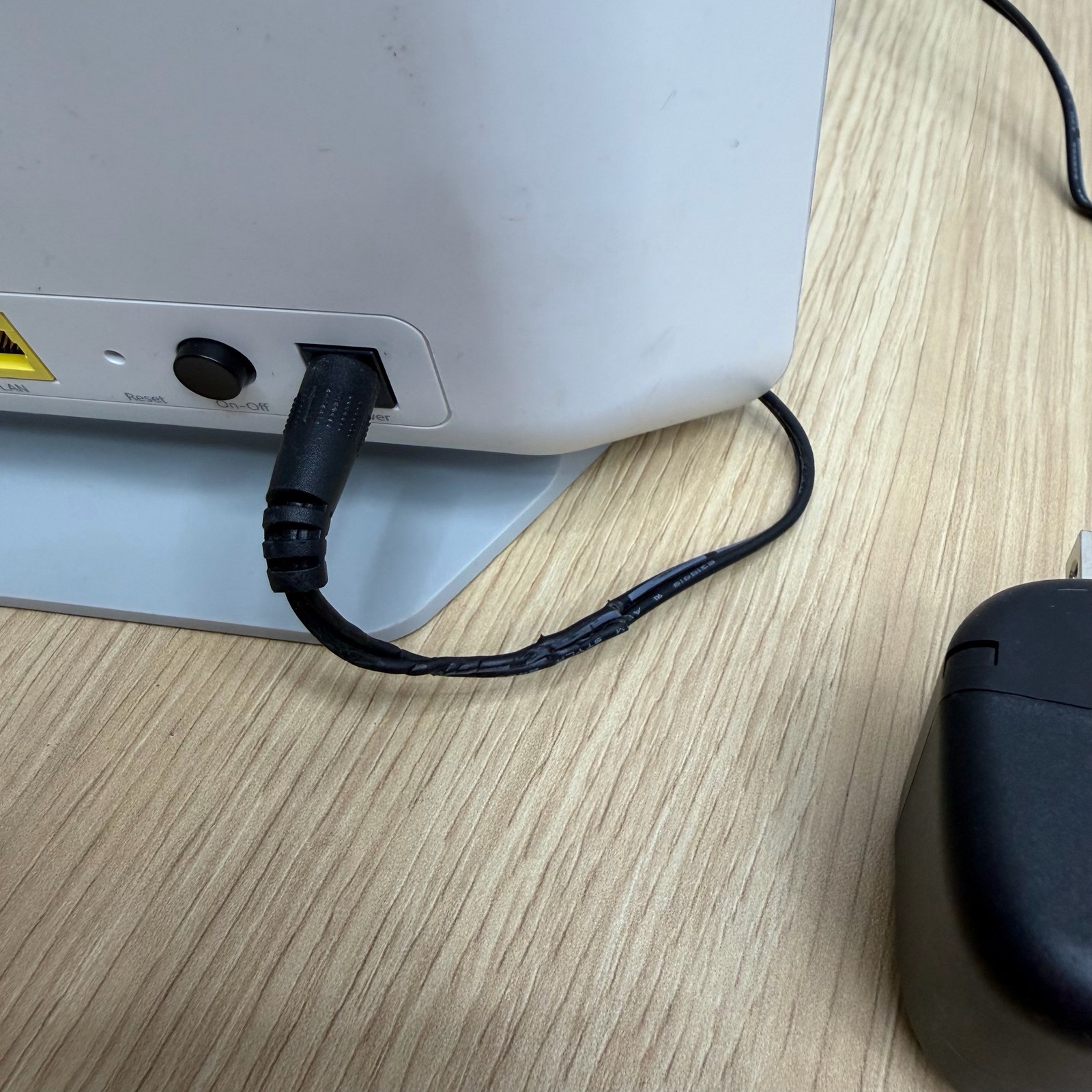 NETGEAR Arlo Base Station VMB3000 Smart Home Security Hub with Adapter