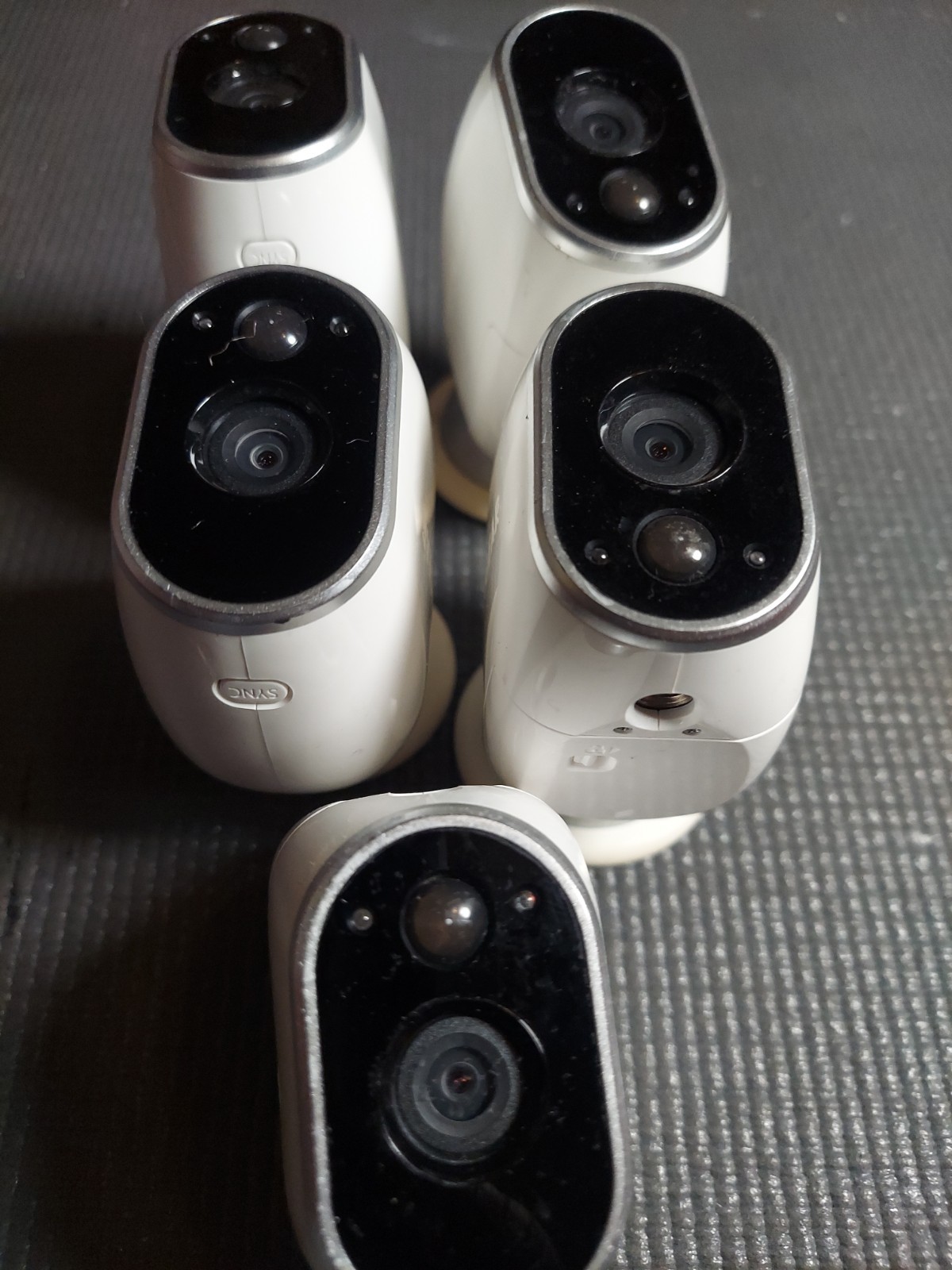 Arlo NETGEAR VMC3030 Add-on HD Security Cameras Lot Of 5 Wire-Free With 4 Mounts