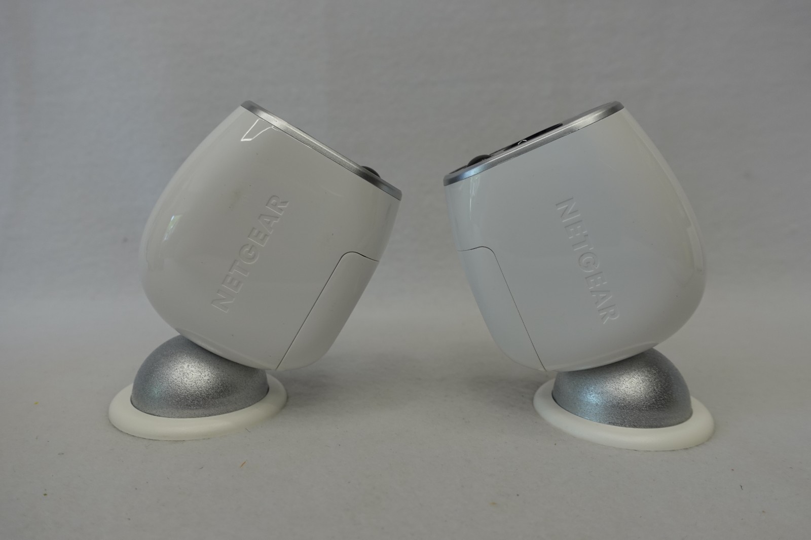 NetGear Arlo Pro VMB4000 Wireless Security Base Station w/ 2 SECURITY CAMERA’S