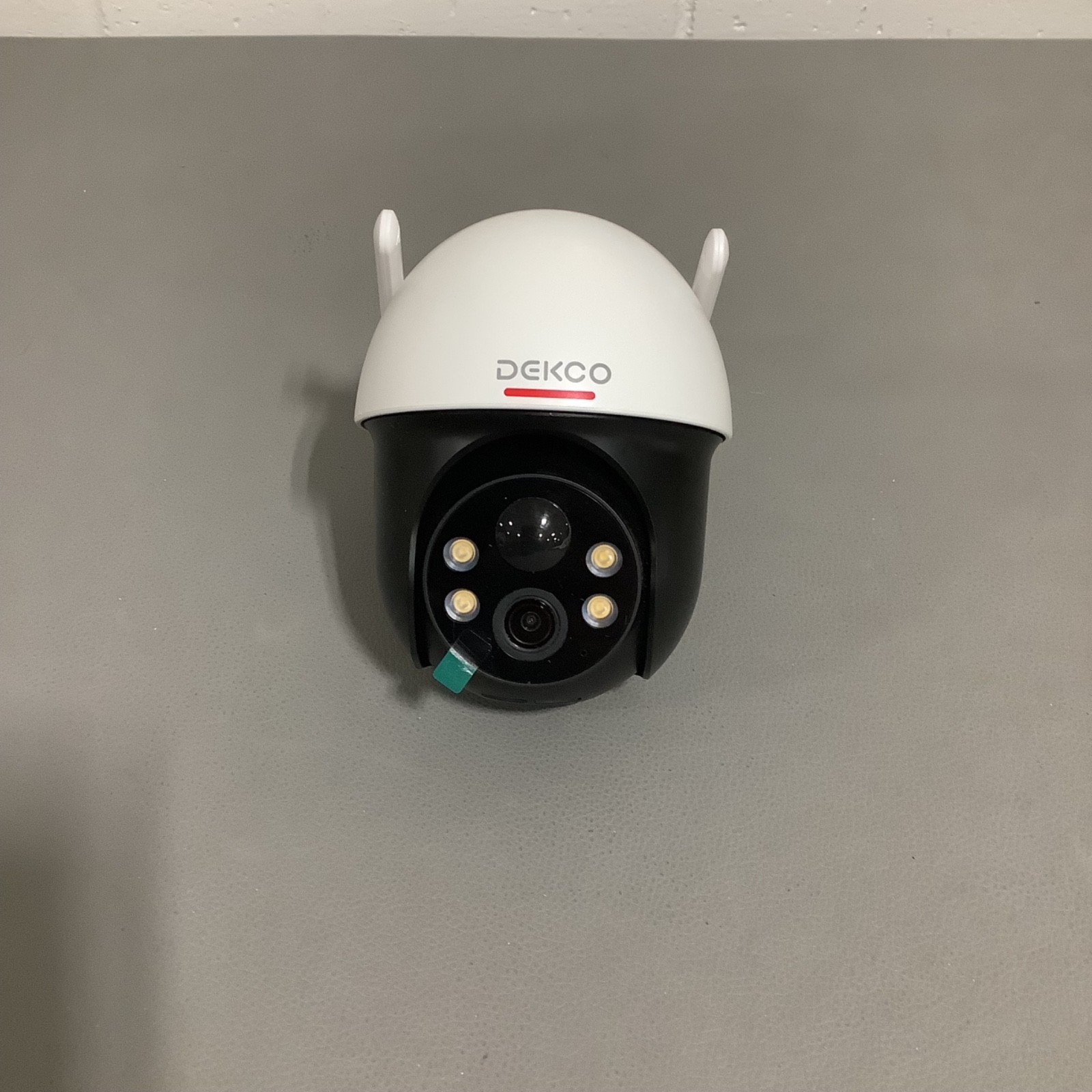 DEKCO Solar-Powered Wireless Security Camera D1 Lite