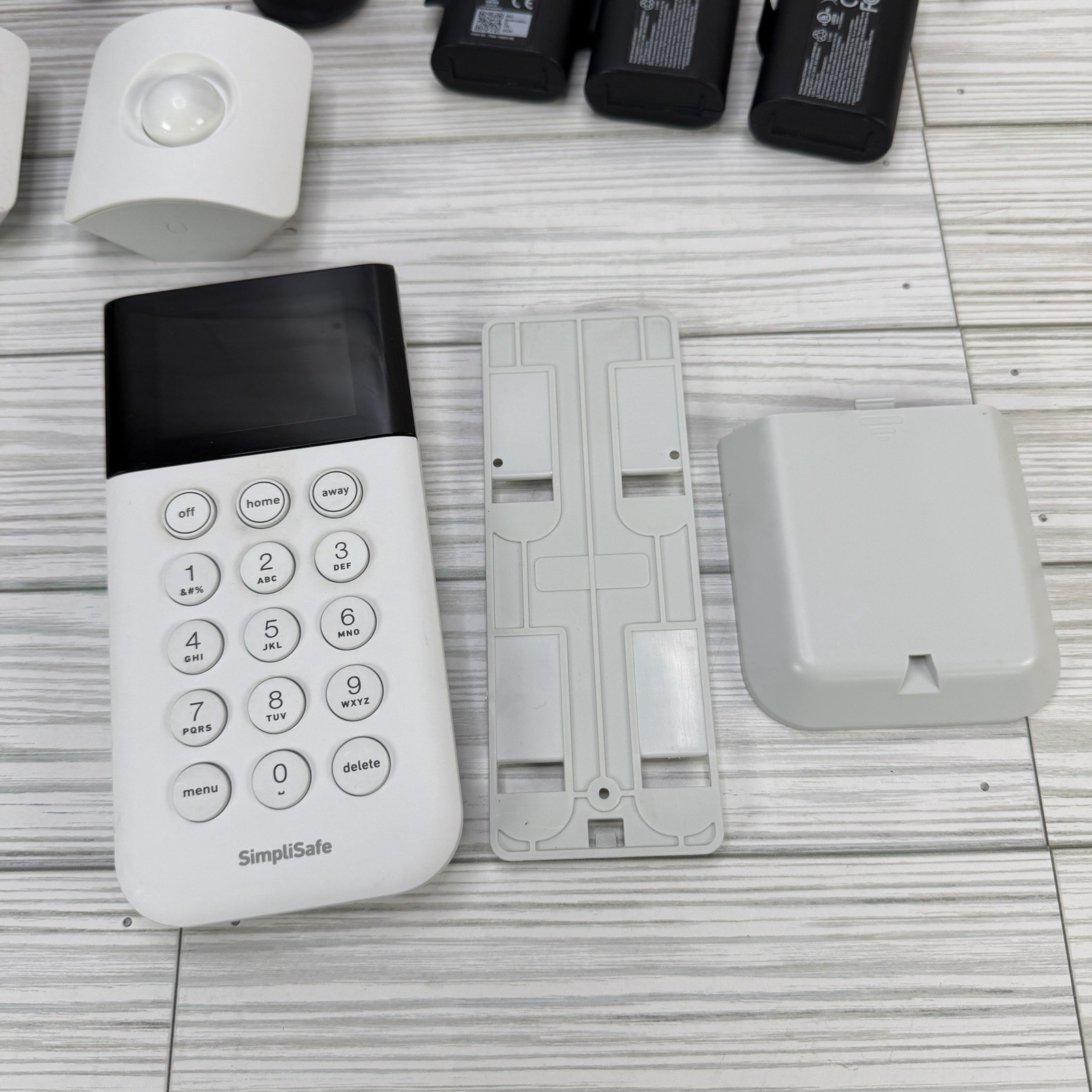 SimpliSafe Home Security System 3 Wireless Outdoor 1 Indoor Cameras 16 Pc BUNDLE