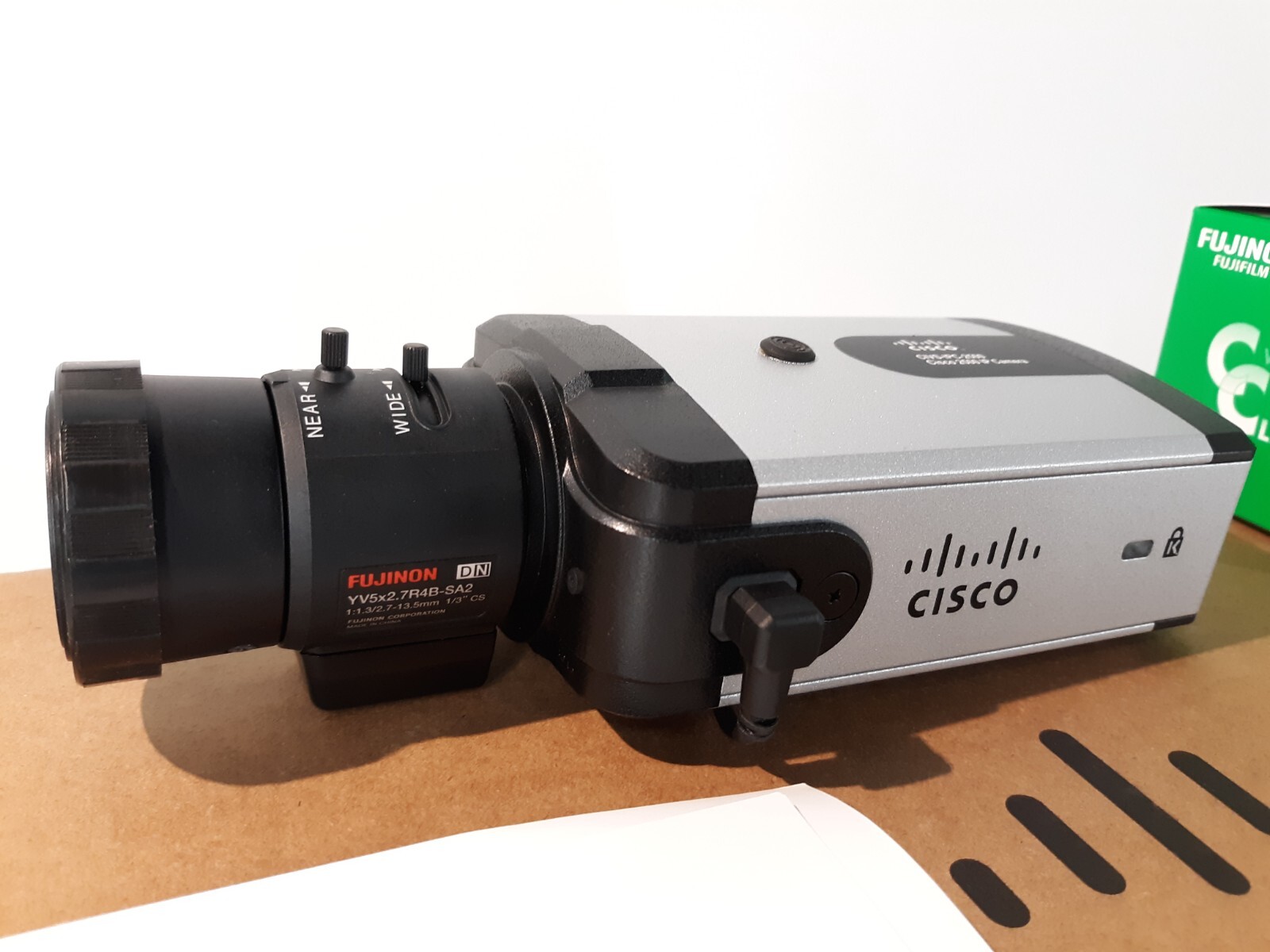 Cisco CIVS-IPC-2500 Surveillance IP Camera Full Resolution Day/Night NEW *OB*