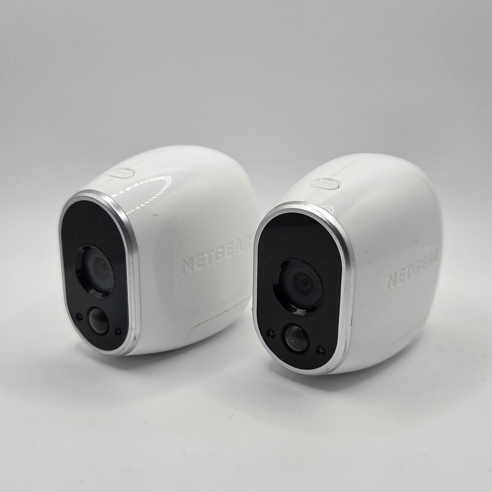 2 Netgear Arlo VMC3030 Add-On Wireless Security Cameras – Unstested Parts