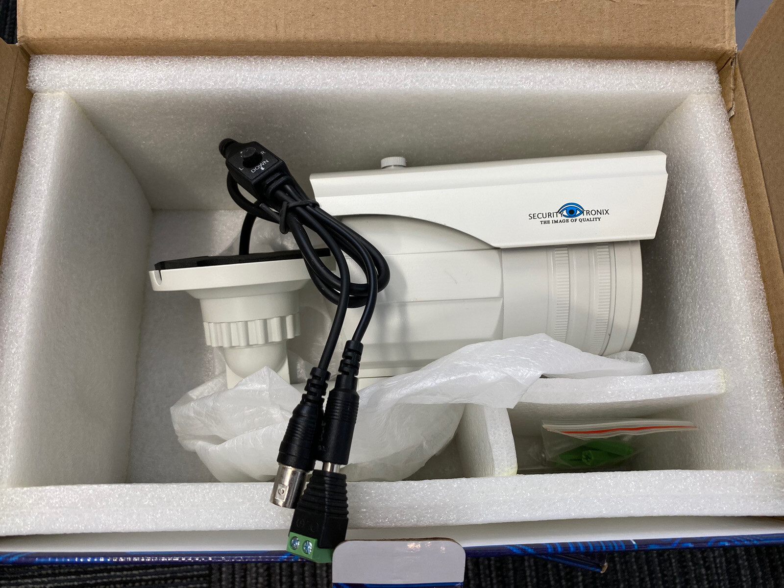 Securitytronix 16 Channel security DVR With 3 cameras (new in box)
