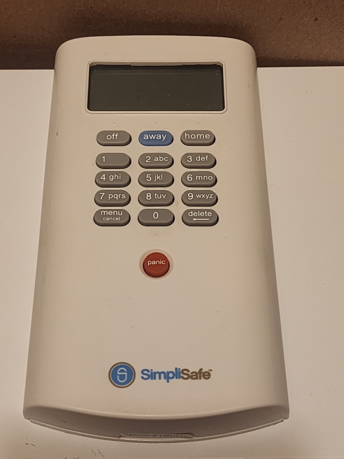 SimpliSafe SimpliCam SSCM1 Indoor Security Camera & Simplisafe Keypad KP1000