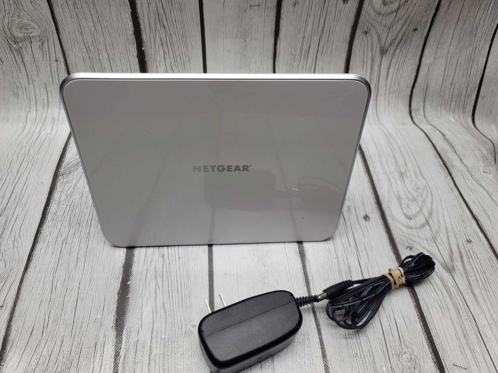 NETGEAR VMB3000 Arlo Camera Base station And 1 Camera VMC3030