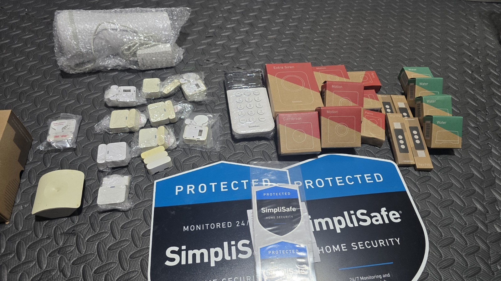 Simplisafe Security 36-piece Kit *Read Notes