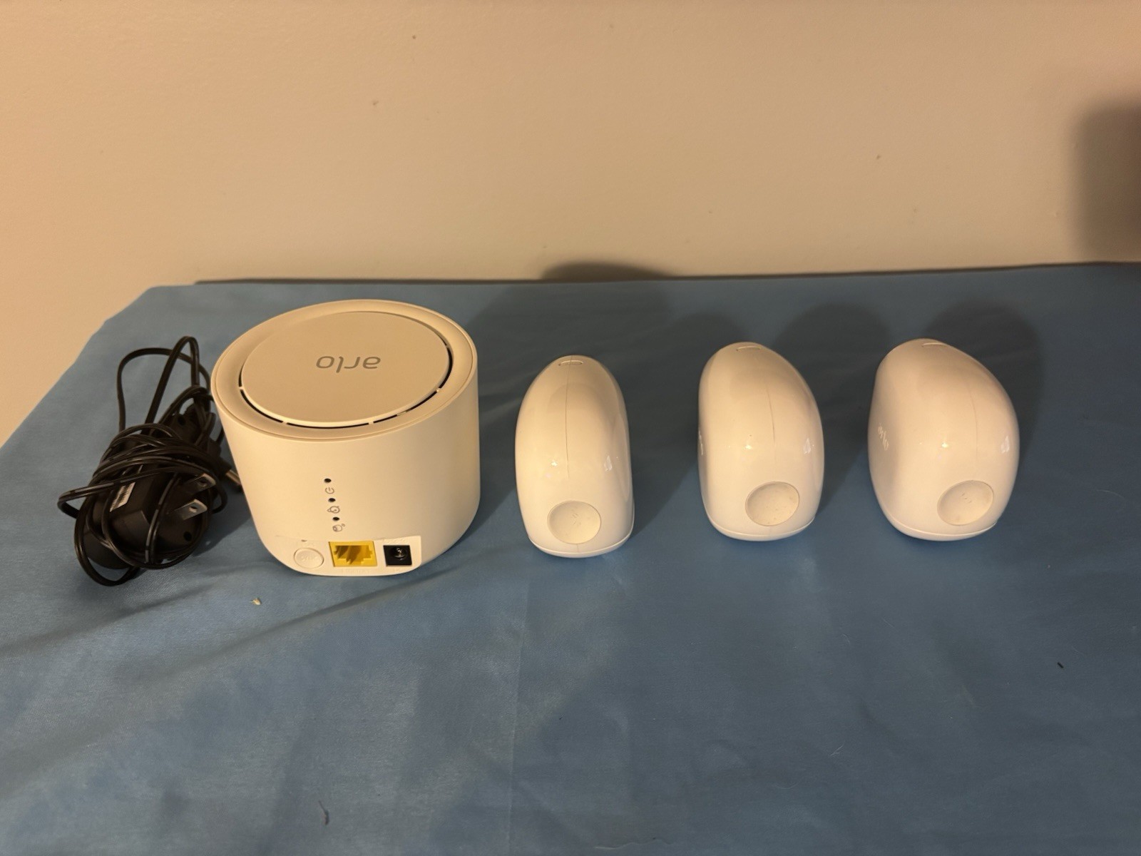 Arlo VMB3500 Base Station + 3 Wireless Cameras No Batteries