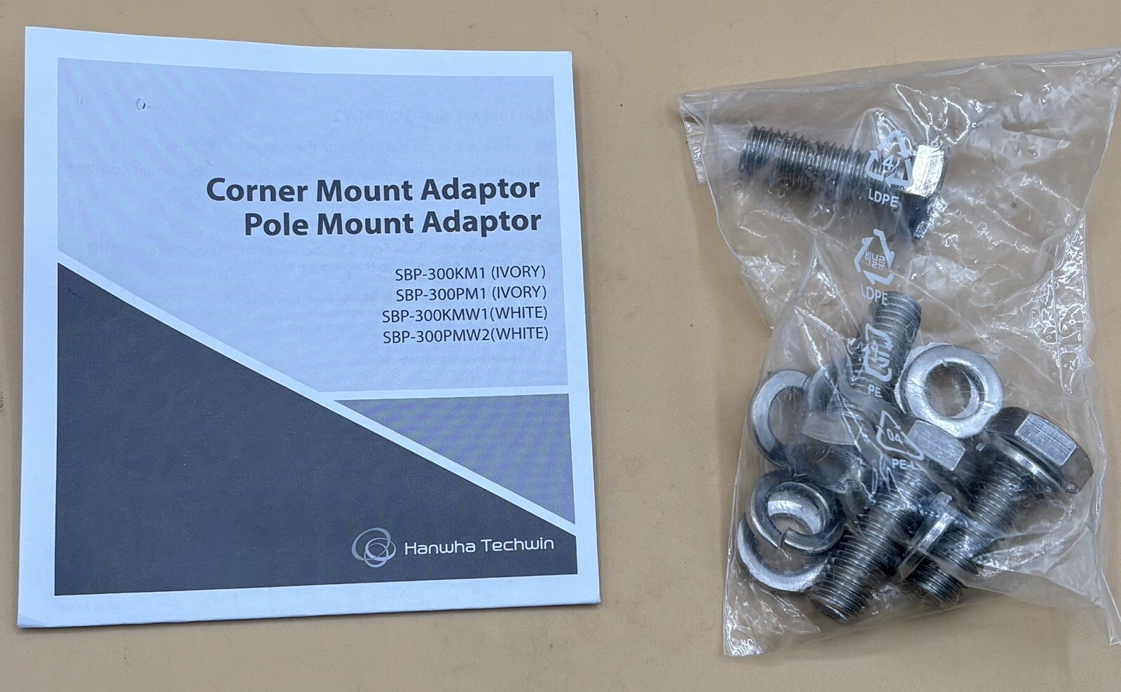 Hanwha Vision SBP-300KM1 Corner Mount Adapter – 4 pcs.