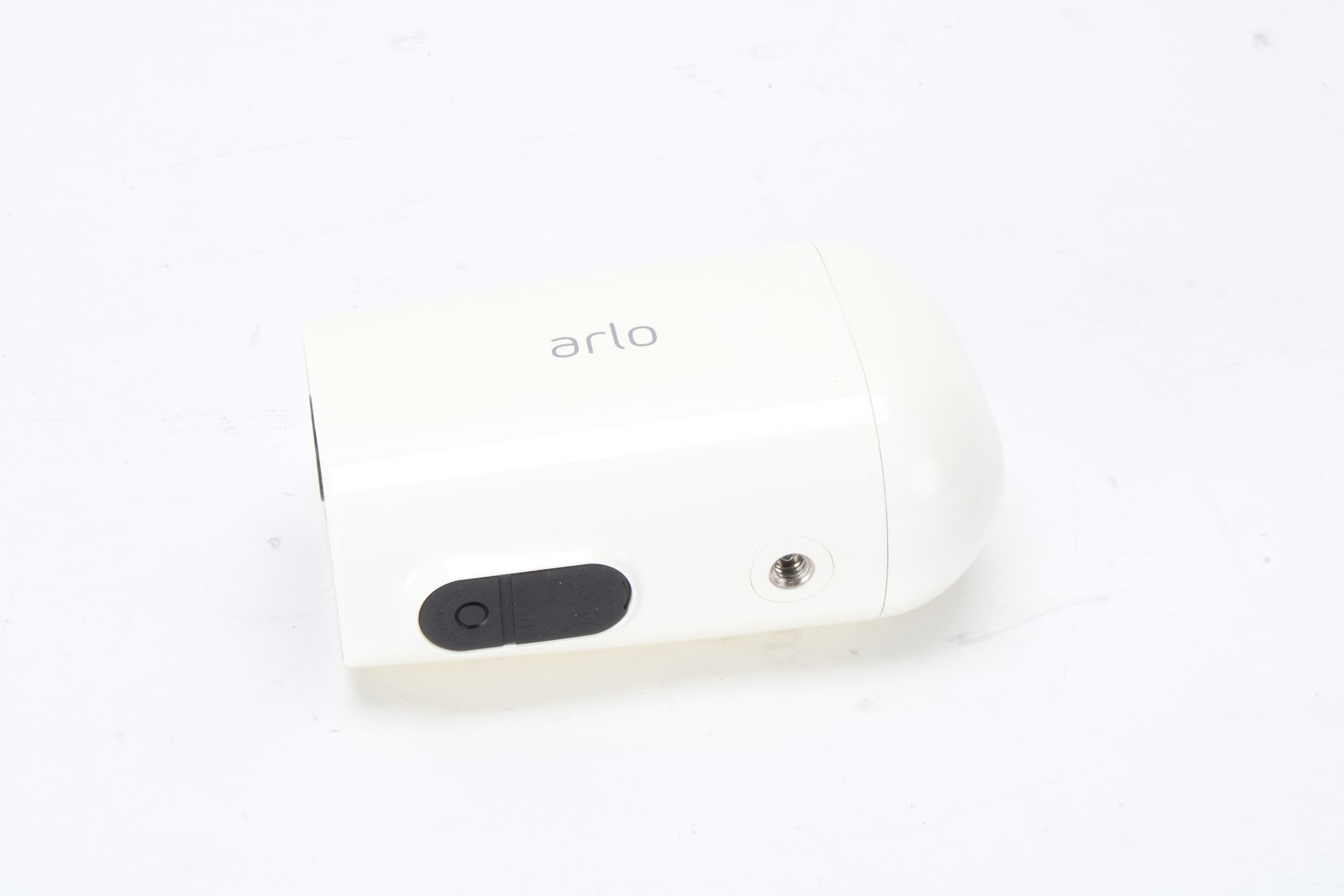 Arlo VMC2032-100NAS Essentials XL Spotlight Camera White W/ Mount and USB Cable