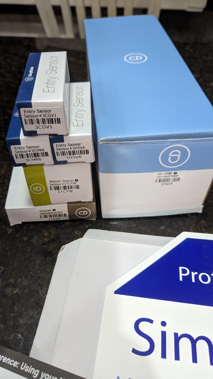 Brand New (7) Piece SimpliSafe Security System Bundle