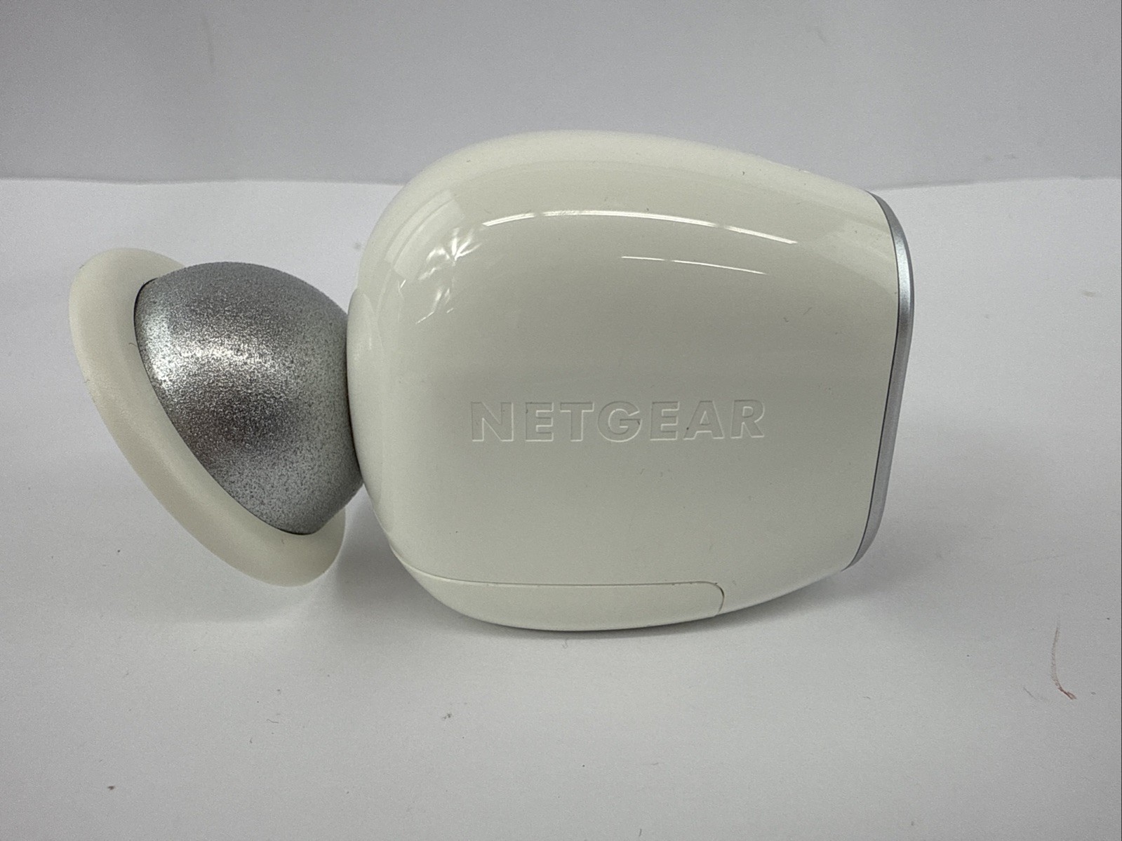 2 NETGEAR ARLO VMC3030 Indoor/Outdoor Security Cameras with Mounts Untested