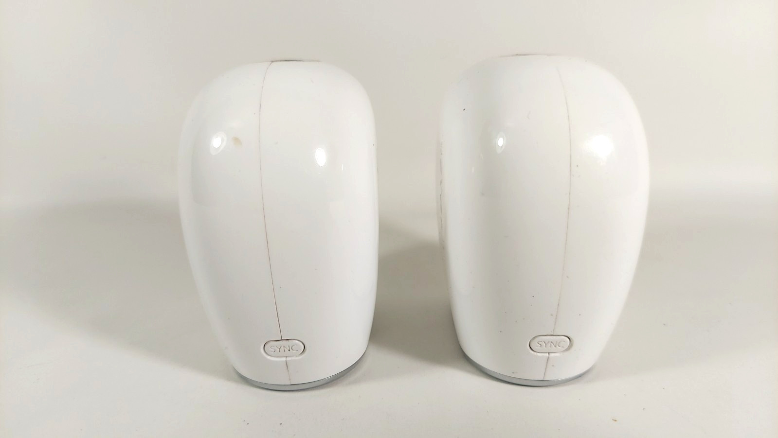 Lot of 2 Netgear Arlo VMC3030 Wireless Security Cameras with Base and batteries
