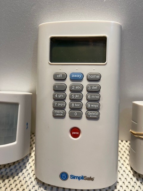 SimpliSafe Wireless 1st Generation Home Security Alarm System Bundle.