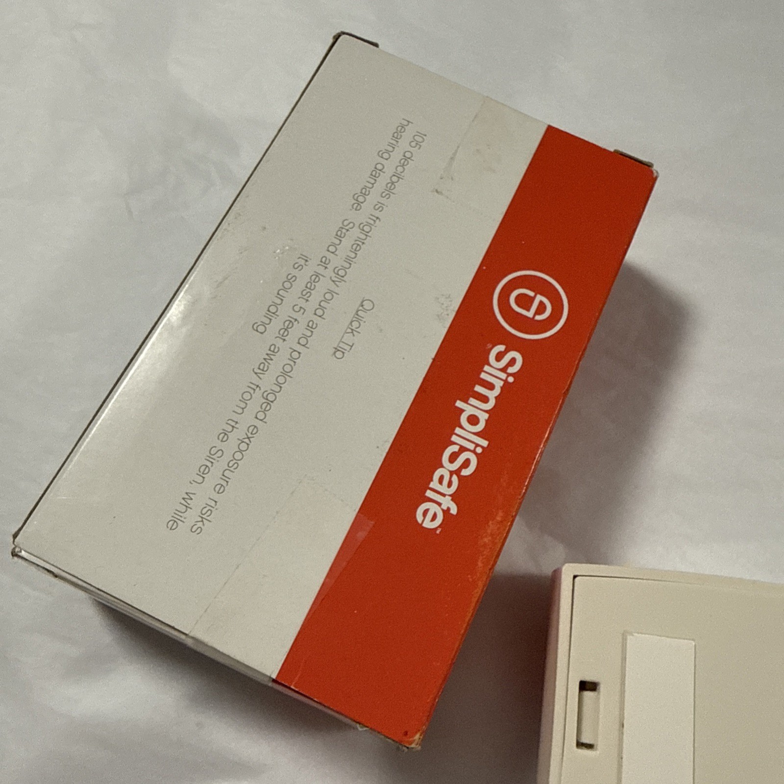 NEW SimpliSafe 105 Decibel Wireless Siren WS1000