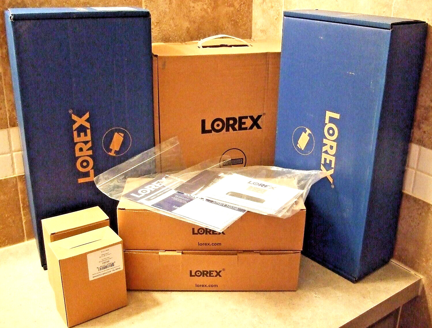 Lorex 4K Ultra HD 8CH 1TB Analog Security System – Complete System – NIB