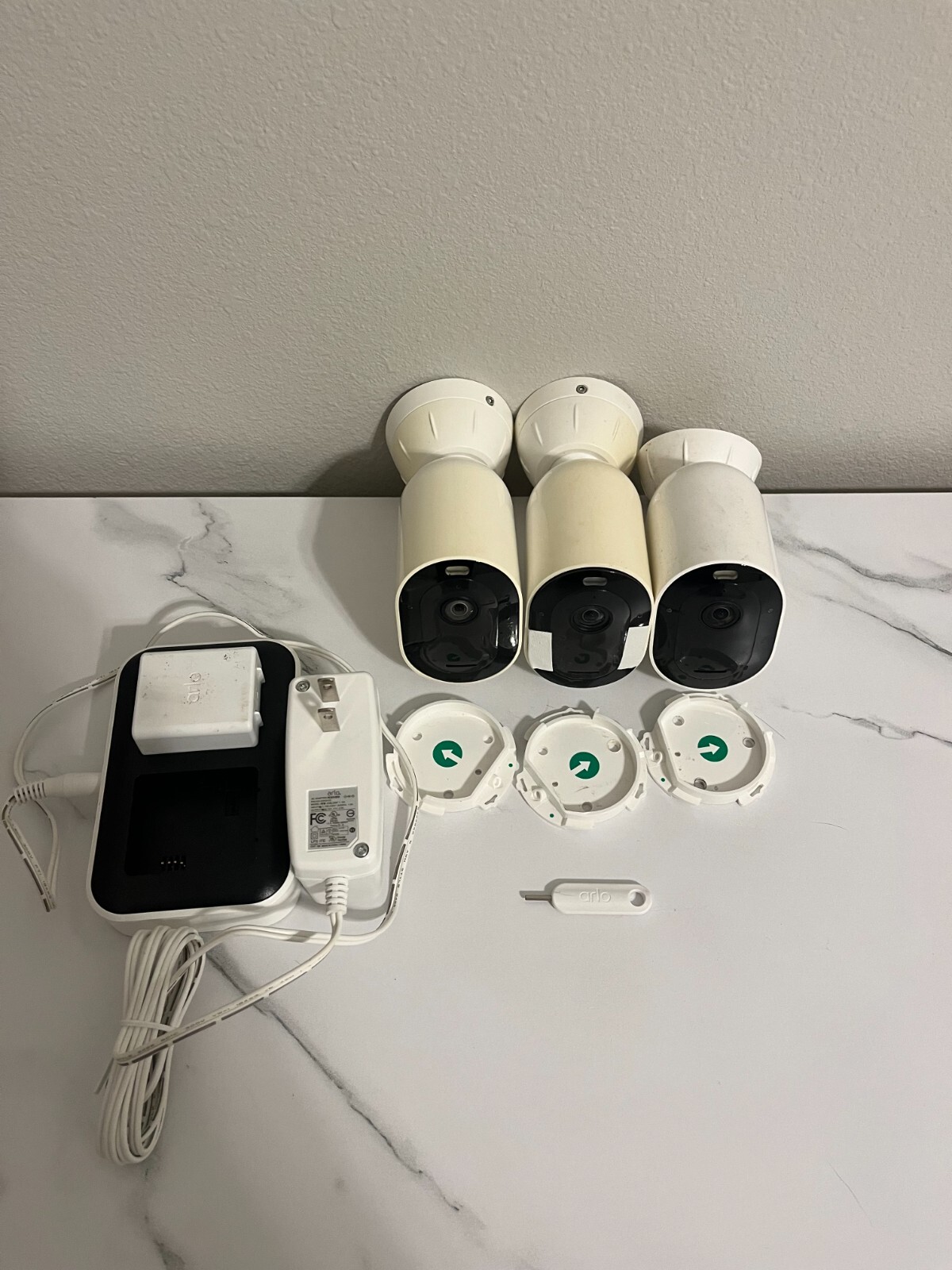 Arlo – Pro 4 Spotlight Camera Security Bundle – 3 Wire-Free Cameras