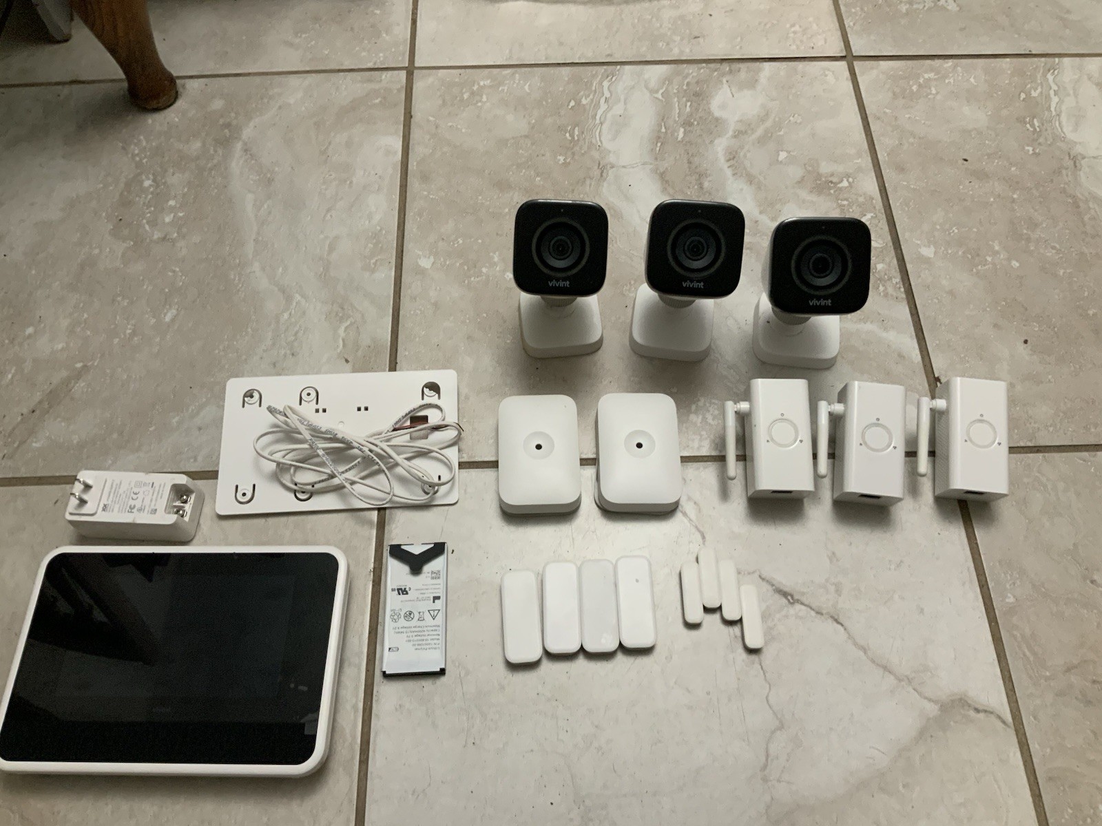 Vivint Smart Home Security System – Complete Bundle